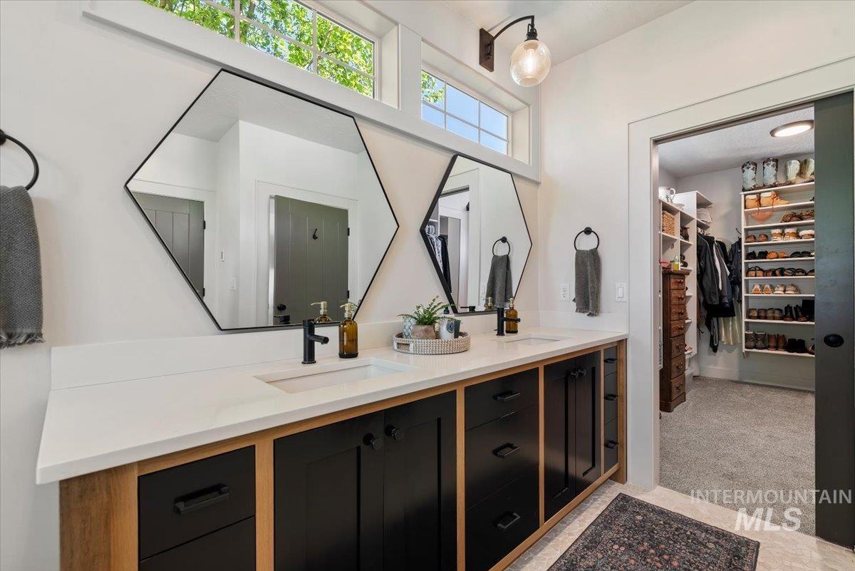 16154 Pinehurst Way, Caldwell, Idaho 83607, 3 Bedrooms, 3 Bathrooms, Residential For Sale, Price $930,000,MLS 98983635