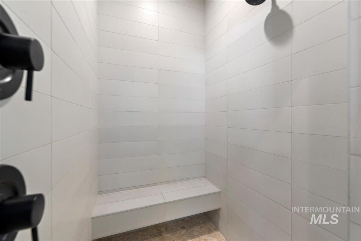 16154 Pinehurst Way, Caldwell, Idaho 83607, 3 Bedrooms, 3 Bathrooms, Residential For Sale, Price $930,000,MLS 98983635