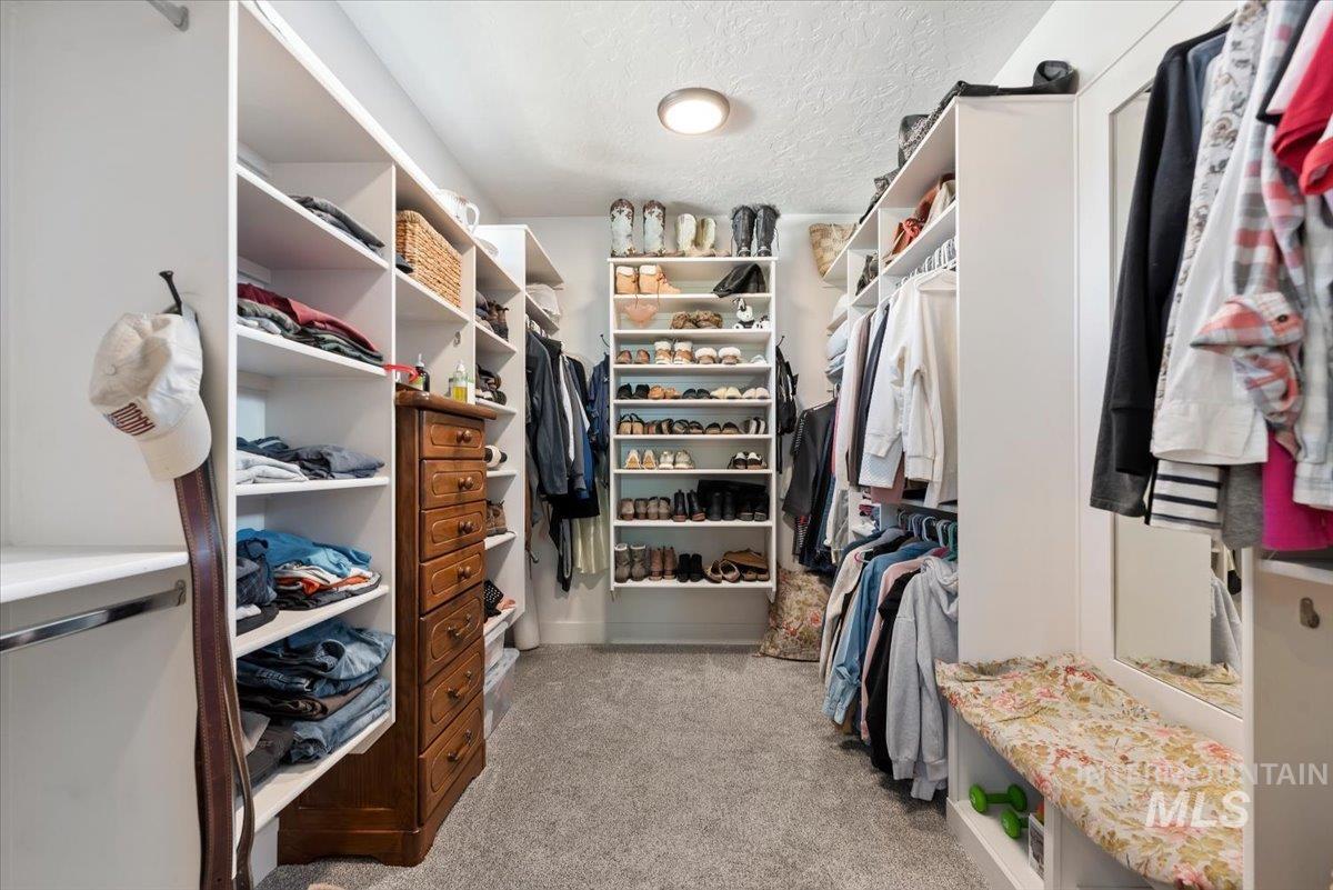 16154 Pinehurst Way, Caldwell, Idaho 83607, 3 Bedrooms, 3 Bathrooms, Residential For Sale, Price $930,000,MLS 98983635