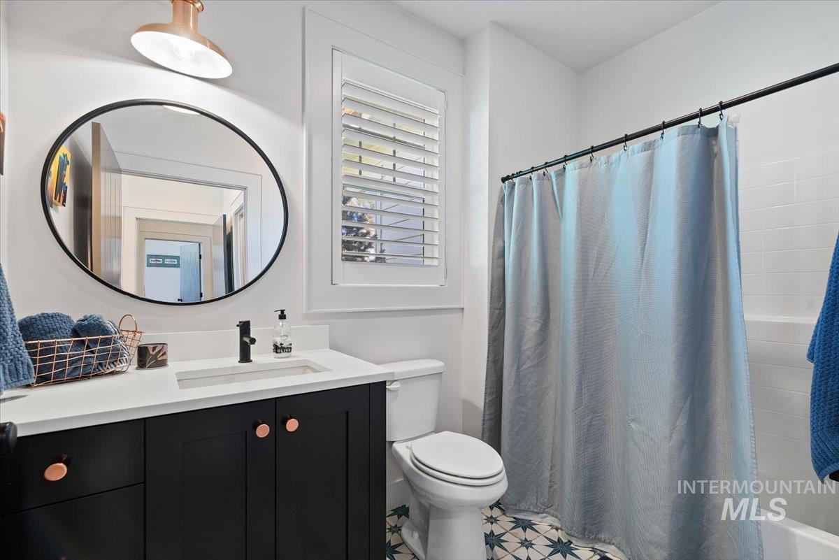 16154 Pinehurst Way, Caldwell, Idaho 83607, 3 Bedrooms, 3 Bathrooms, Residential For Sale, Price $930,000,MLS 98983635