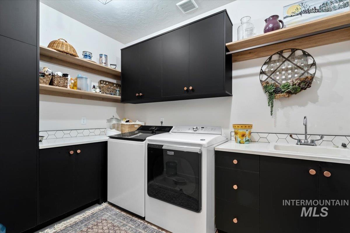 16154 Pinehurst Way, Caldwell, Idaho 83607, 3 Bedrooms, 3 Bathrooms, Residential For Sale, Price $930,000,MLS 98983635