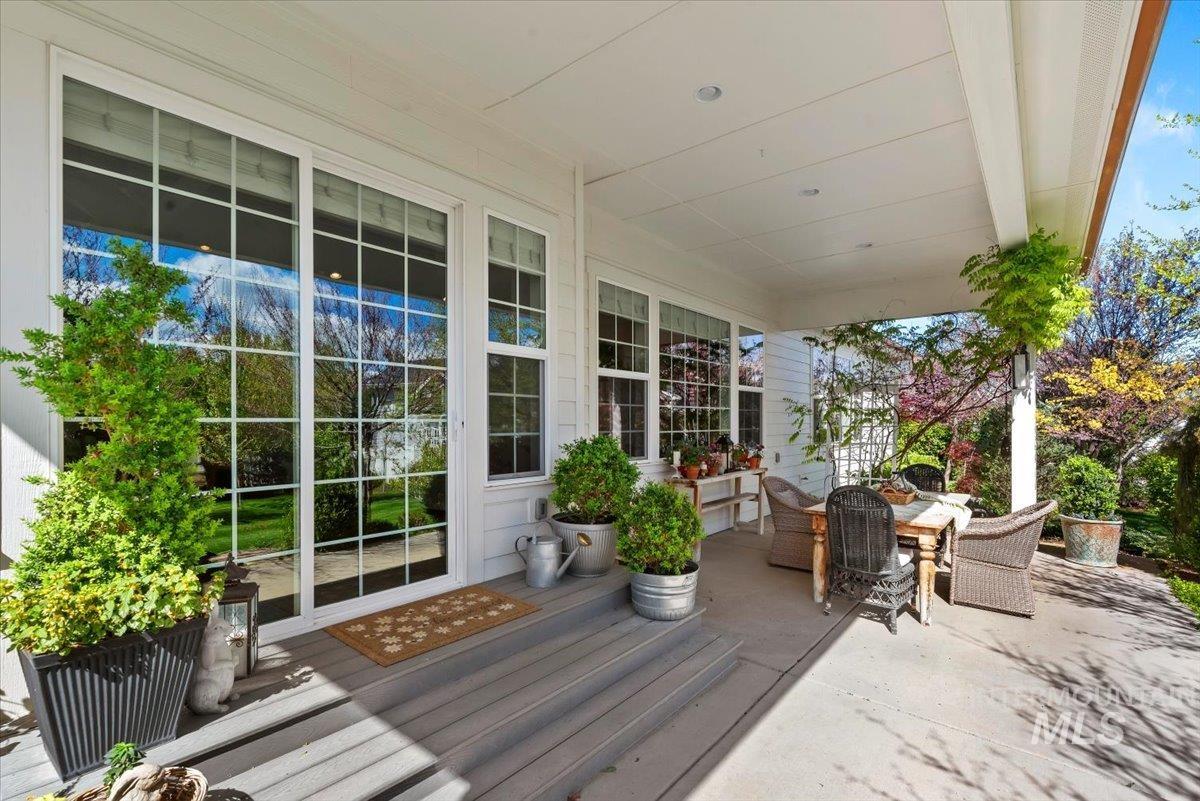 16154 Pinehurst Way, Caldwell, Idaho 83607, 3 Bedrooms, 3 Bathrooms, Residential For Sale, Price $930,000,MLS 98983635