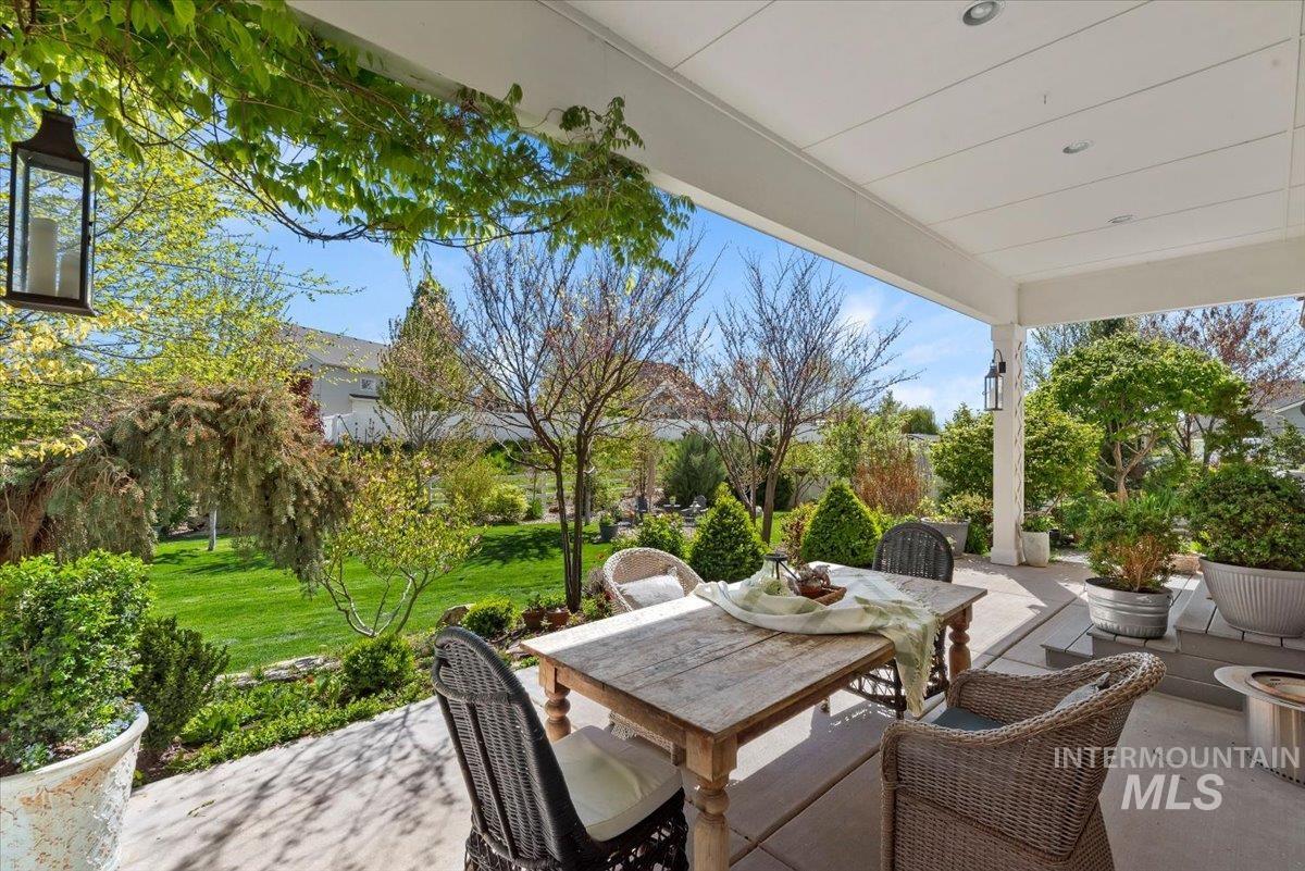 16154 Pinehurst Way, Caldwell, Idaho 83607, 3 Bedrooms, 3 Bathrooms, Residential For Sale, Price $930,000,MLS 98983635