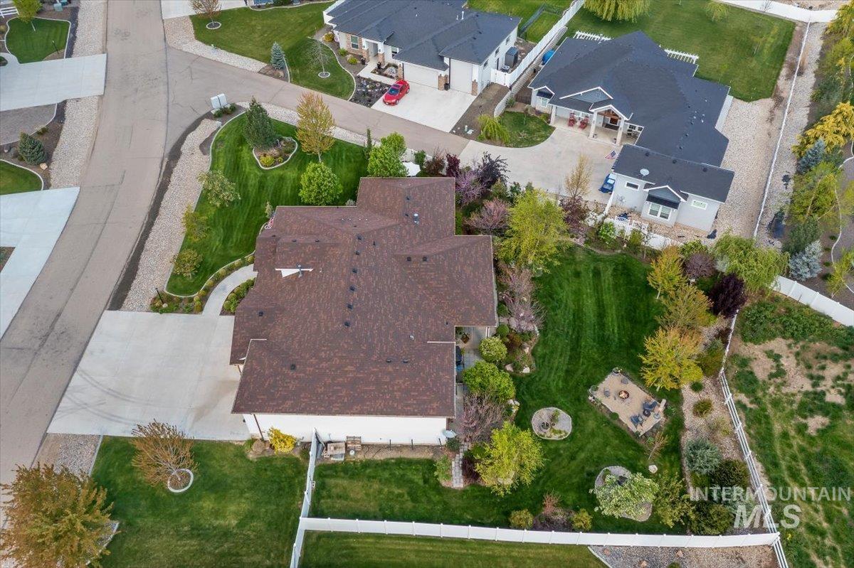 16154 Pinehurst Way, Caldwell, Idaho 83607, 3 Bedrooms, 3 Bathrooms, Residential For Sale, Price $930,000,MLS 98983635