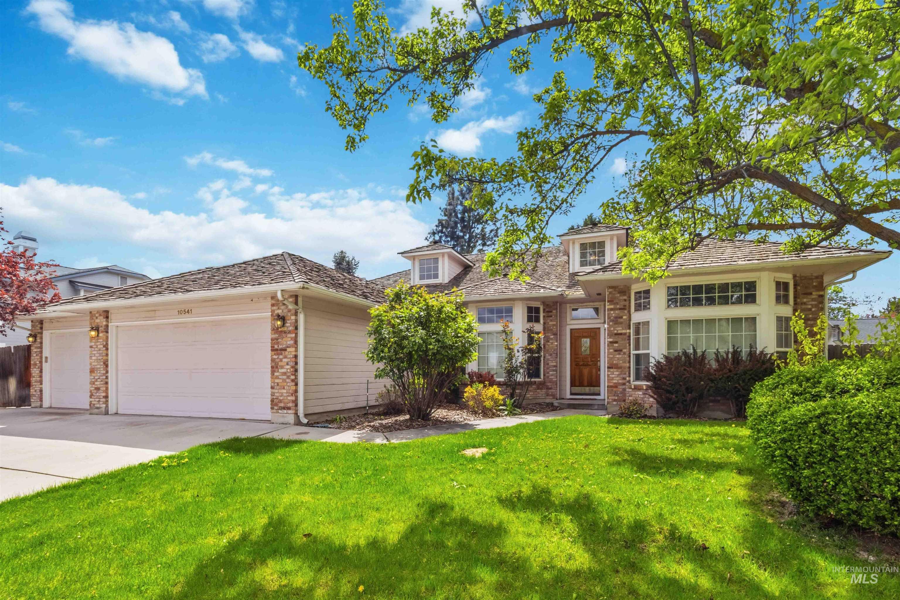 10541 W Rockwood St, Boise, Idaho 83704, 4 Bedrooms, 2 Bathrooms, Residential For Sale, Price $499,900,MLS 98983640