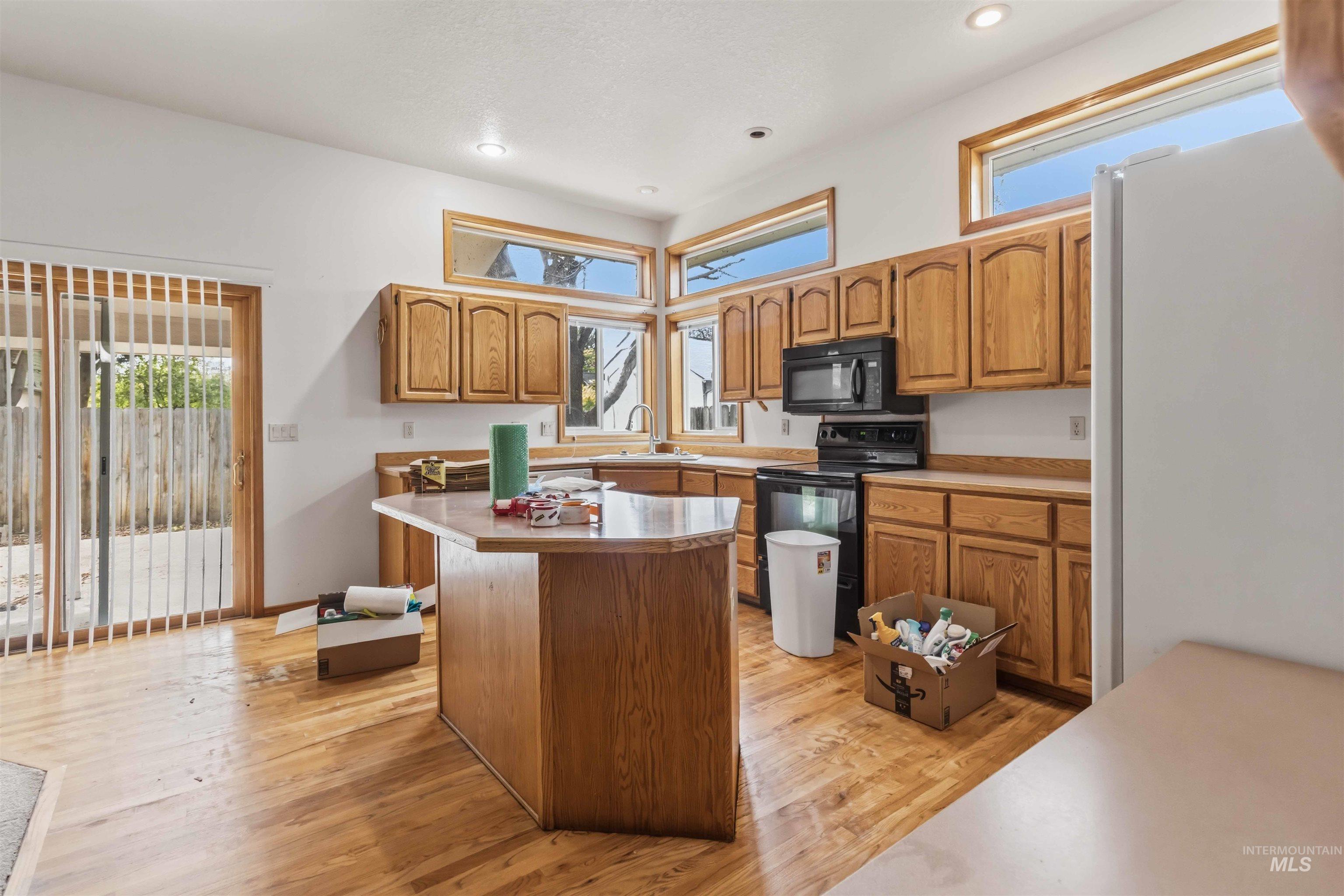 10541 W Rockwood St, Boise, Idaho 83704, 4 Bedrooms, 2 Bathrooms, Residential For Sale, Price $499,900, 98983640