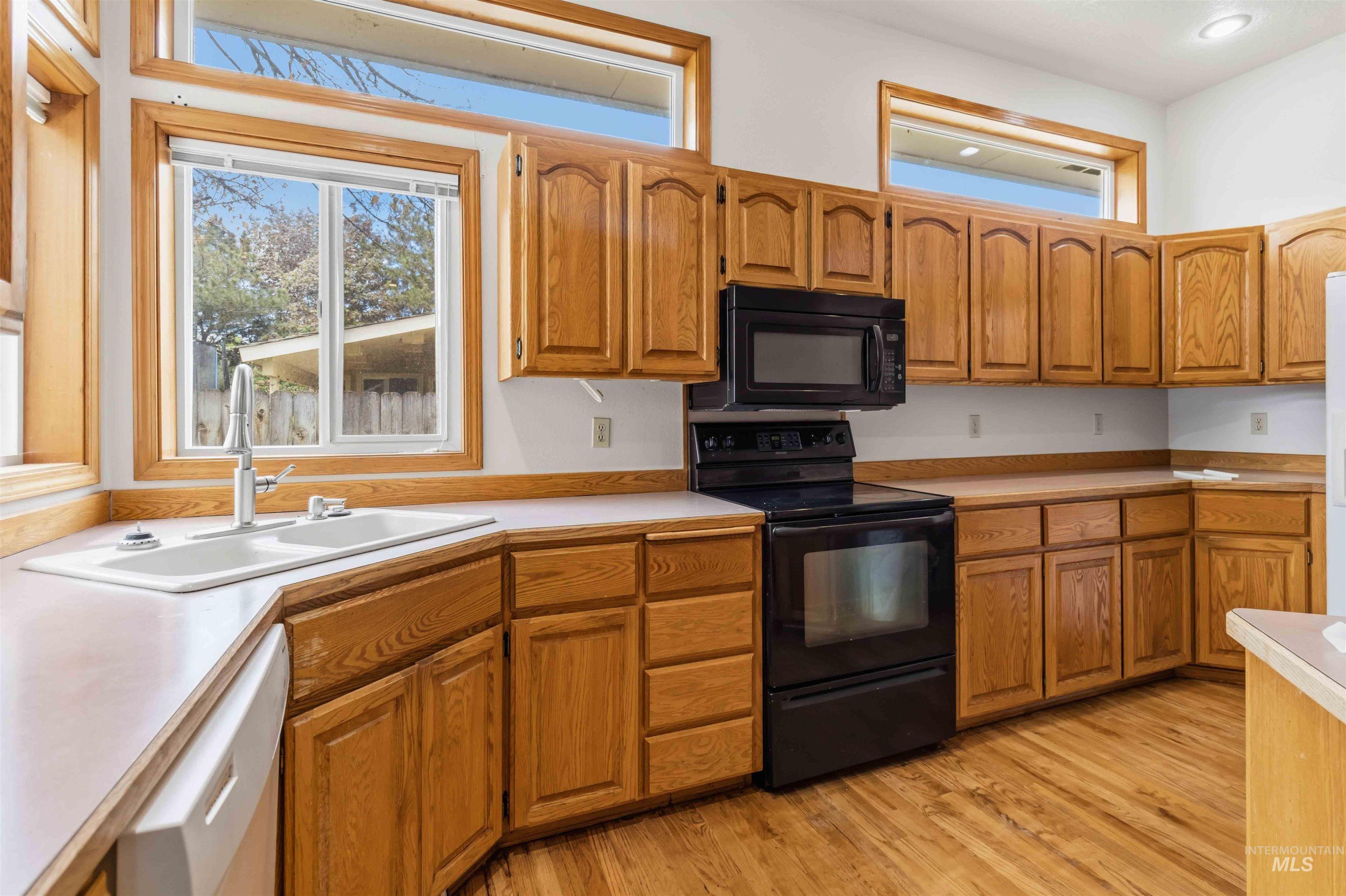 10541 W Rockwood St, Boise, Idaho 83704, 4 Bedrooms, 2 Bathrooms, Residential For Sale, Price $499,900, 98983640