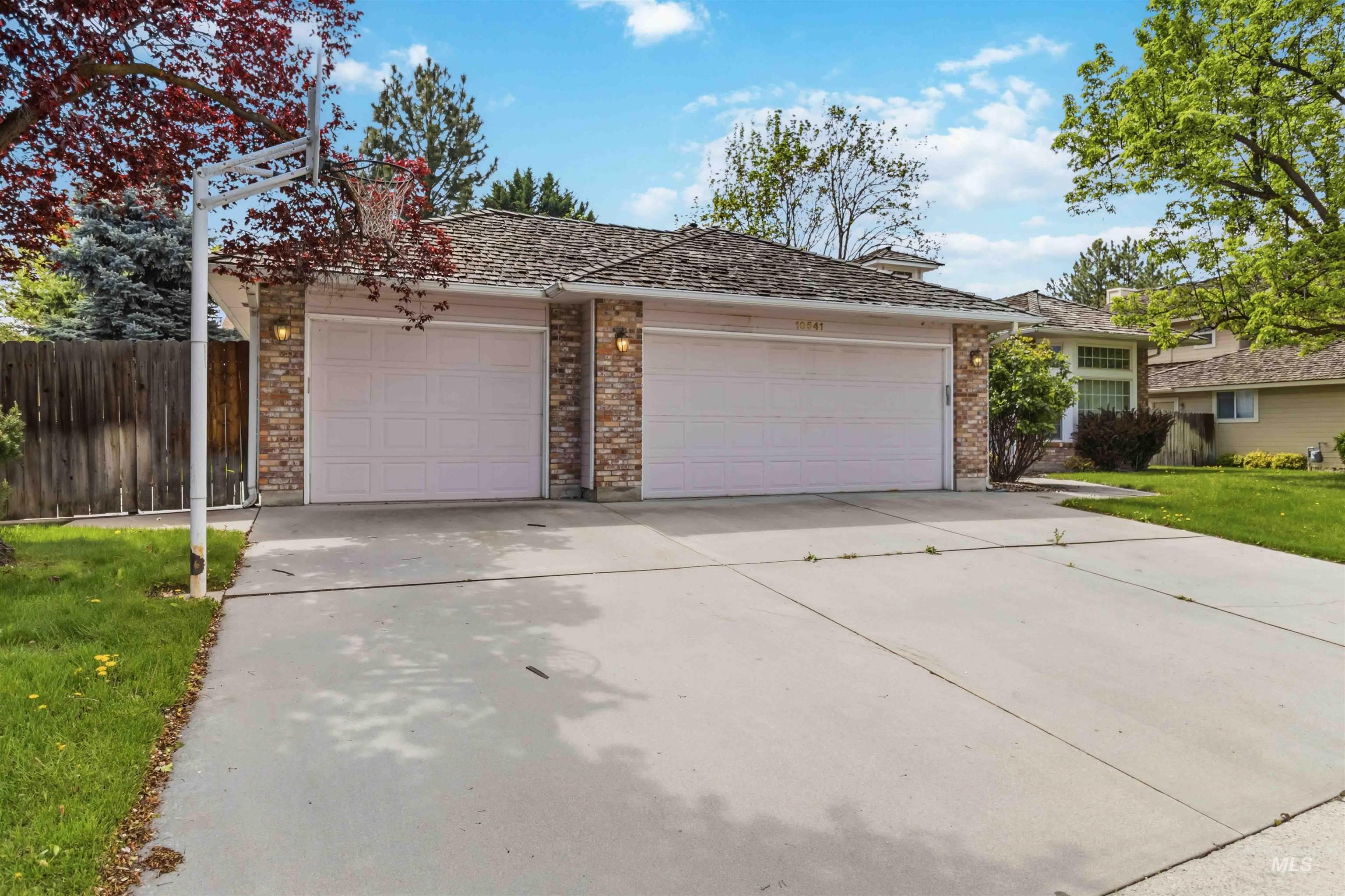 10541 W Rockwood St, Boise, Idaho 83704, 4 Bedrooms, 2 Bathrooms, Residential For Sale, Price $499,900, 98983640