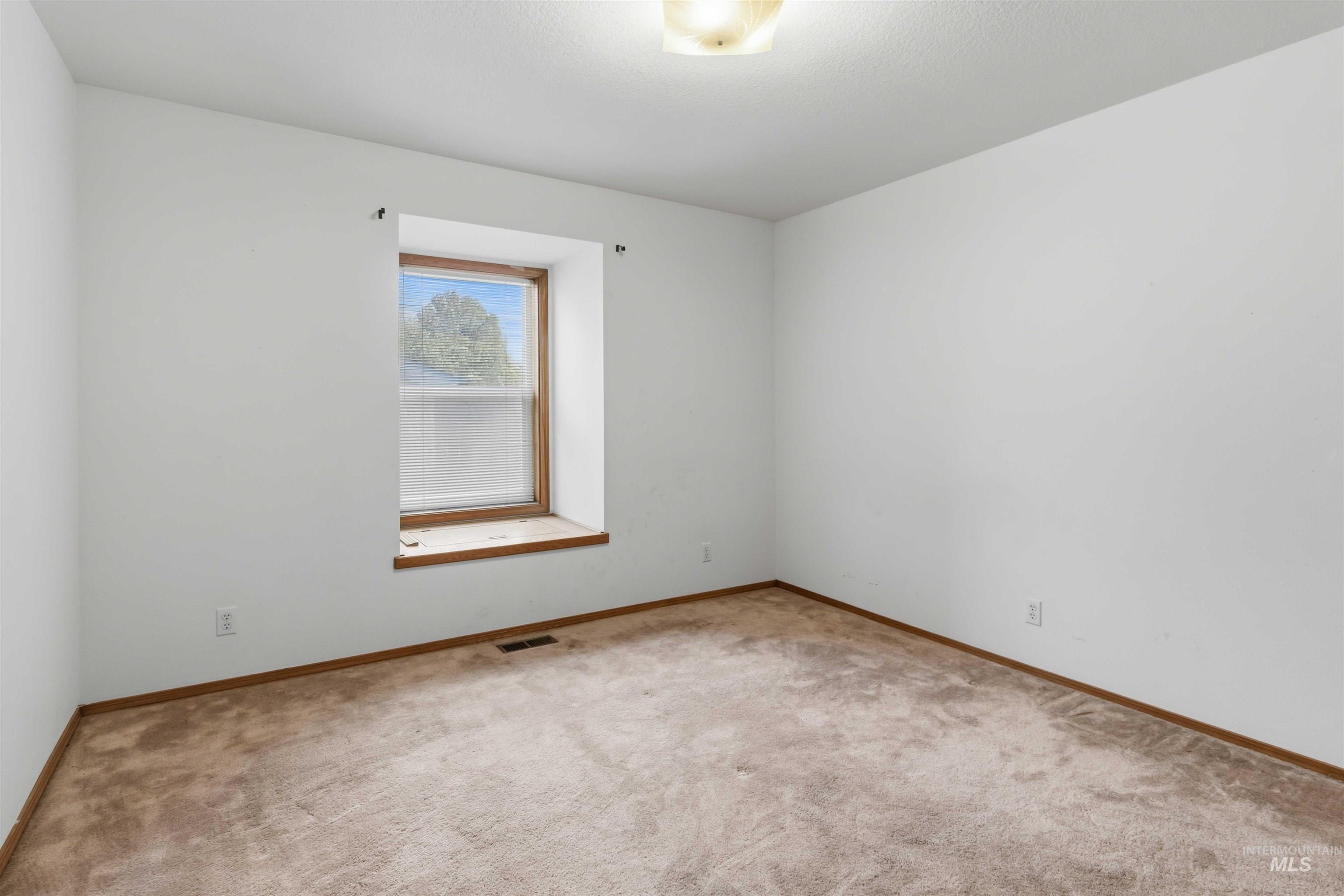 10541 W Rockwood St, Boise, Idaho 83704, 4 Bedrooms, 2 Bathrooms, Residential For Sale, Price $499,900, 98983640