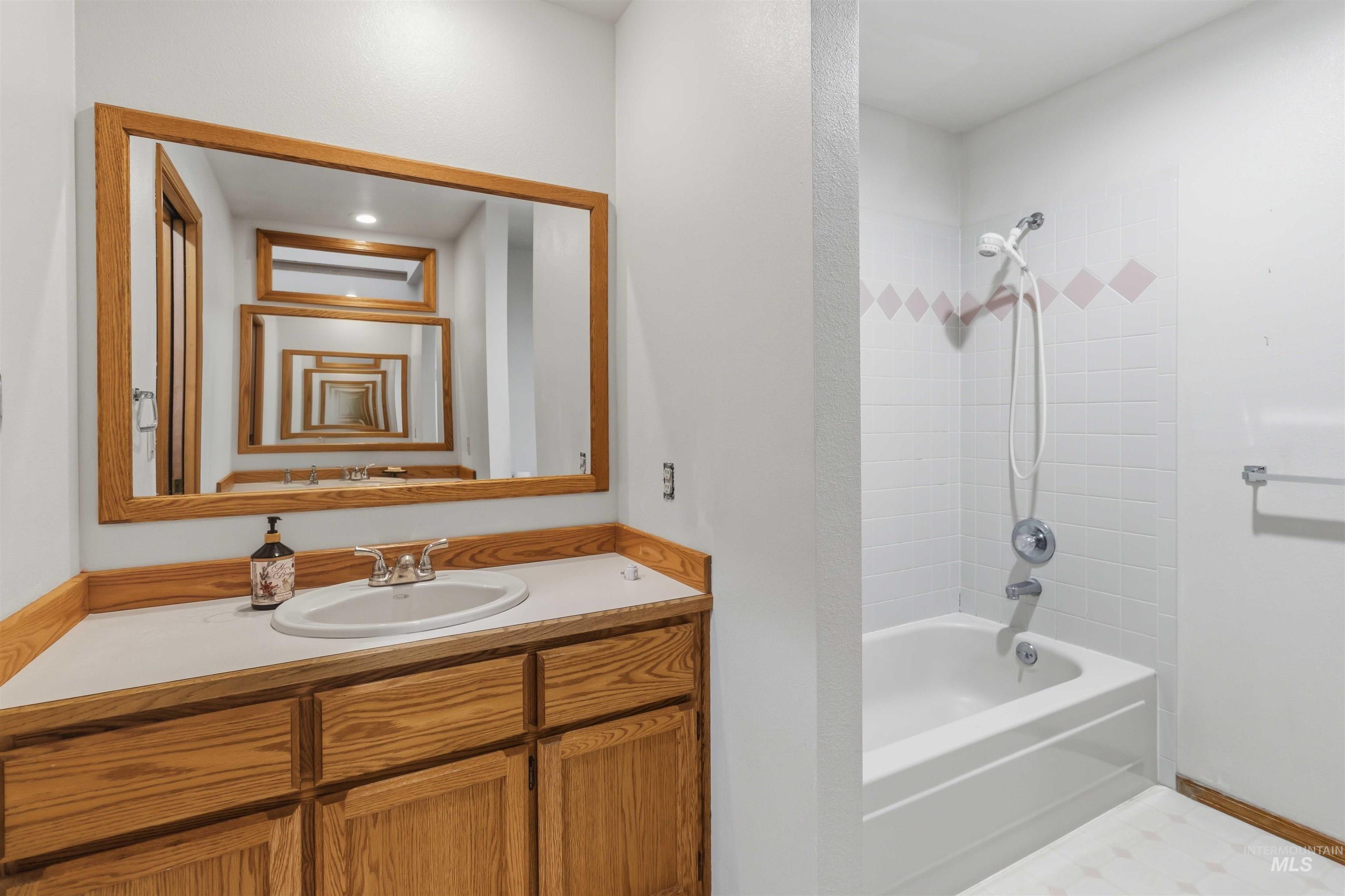 10541 W Rockwood St, Boise, Idaho 83704, 4 Bedrooms, 2 Bathrooms, Residential For Sale, Price $499,900, 98983640