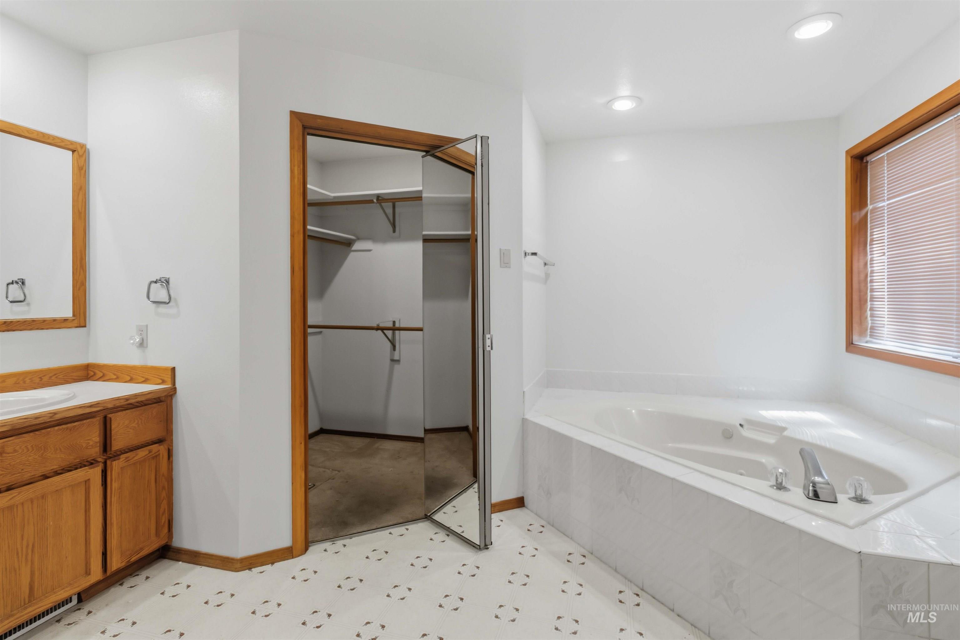 10541 W Rockwood St, Boise, Idaho 83704, 4 Bedrooms, 2 Bathrooms, Residential For Sale, Price $499,900, 98983640