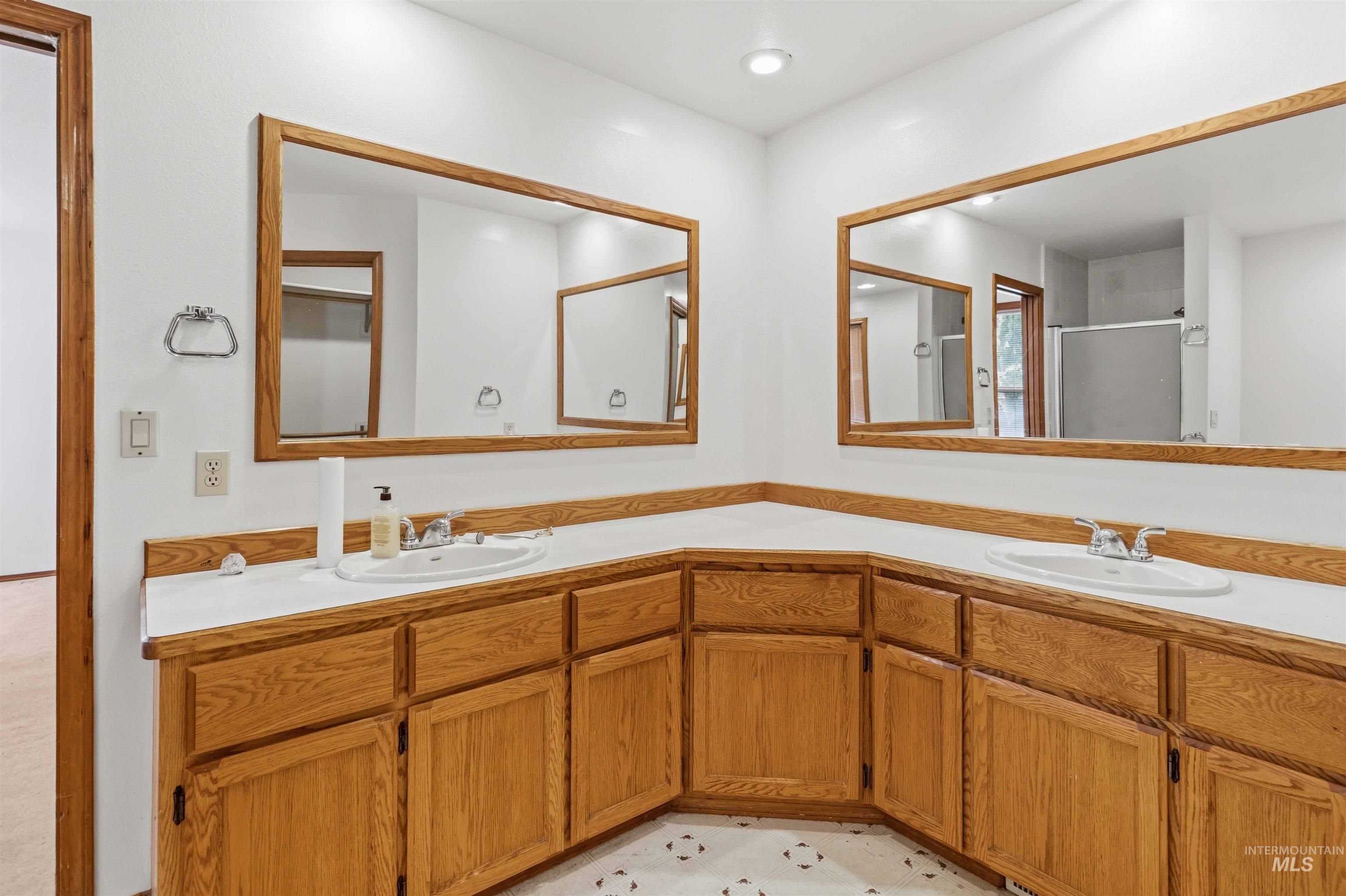 10541 W Rockwood St, Boise, Idaho 83704, 4 Bedrooms, 2 Bathrooms, Residential For Sale, Price $499,900, 98983640