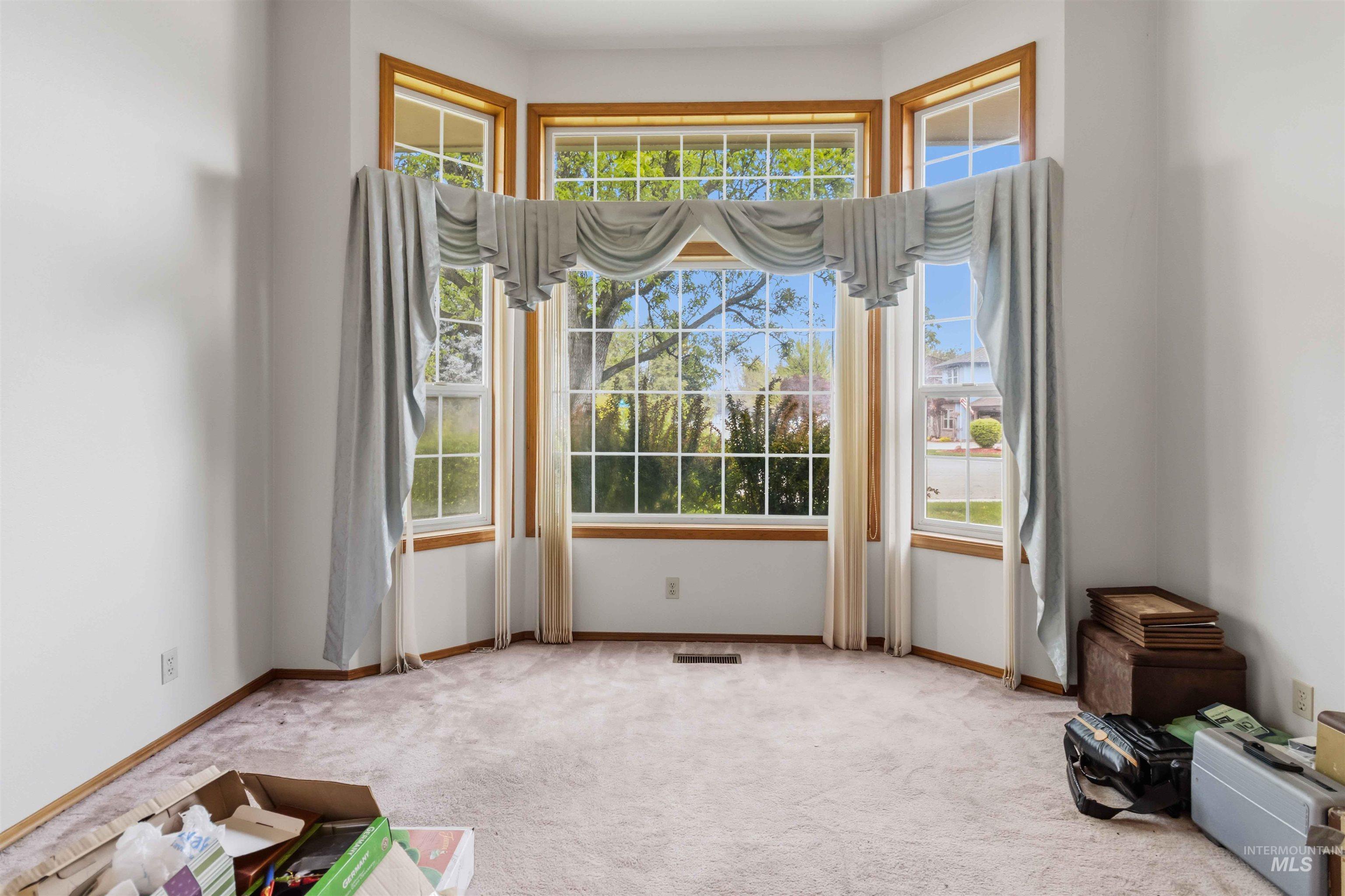 10541 W Rockwood St, Boise, Idaho 83704, 4 Bedrooms, 2 Bathrooms, Residential For Sale, Price $499,900, 98983640