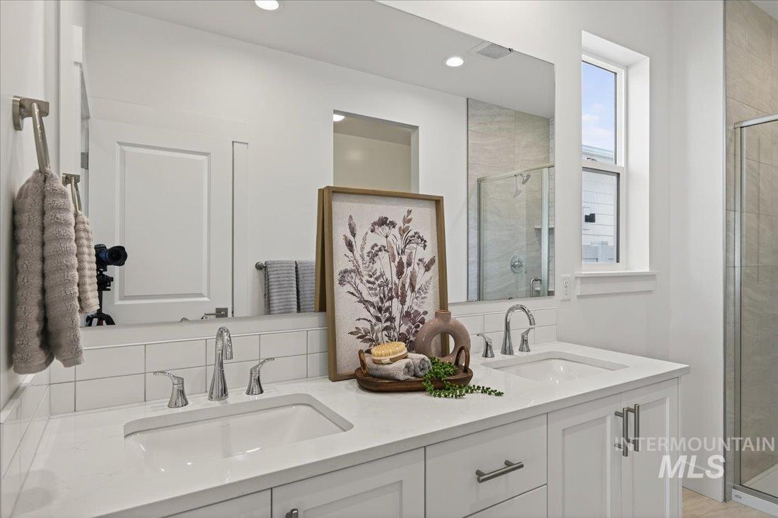 14880 Wing Spread Dr, Caldwell, Idaho 83607, 3 Bedrooms, 2 Bathrooms, Residential For Sale, Price $445,000,MLS 98983644