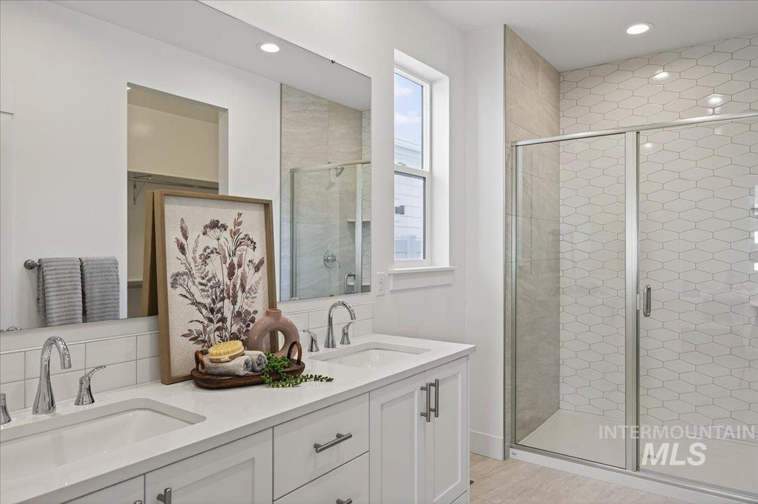 14880 Wing Spread Dr, Caldwell, Idaho 83607, 3 Bedrooms, 2 Bathrooms, Residential For Sale, Price $445,000,MLS 98983644