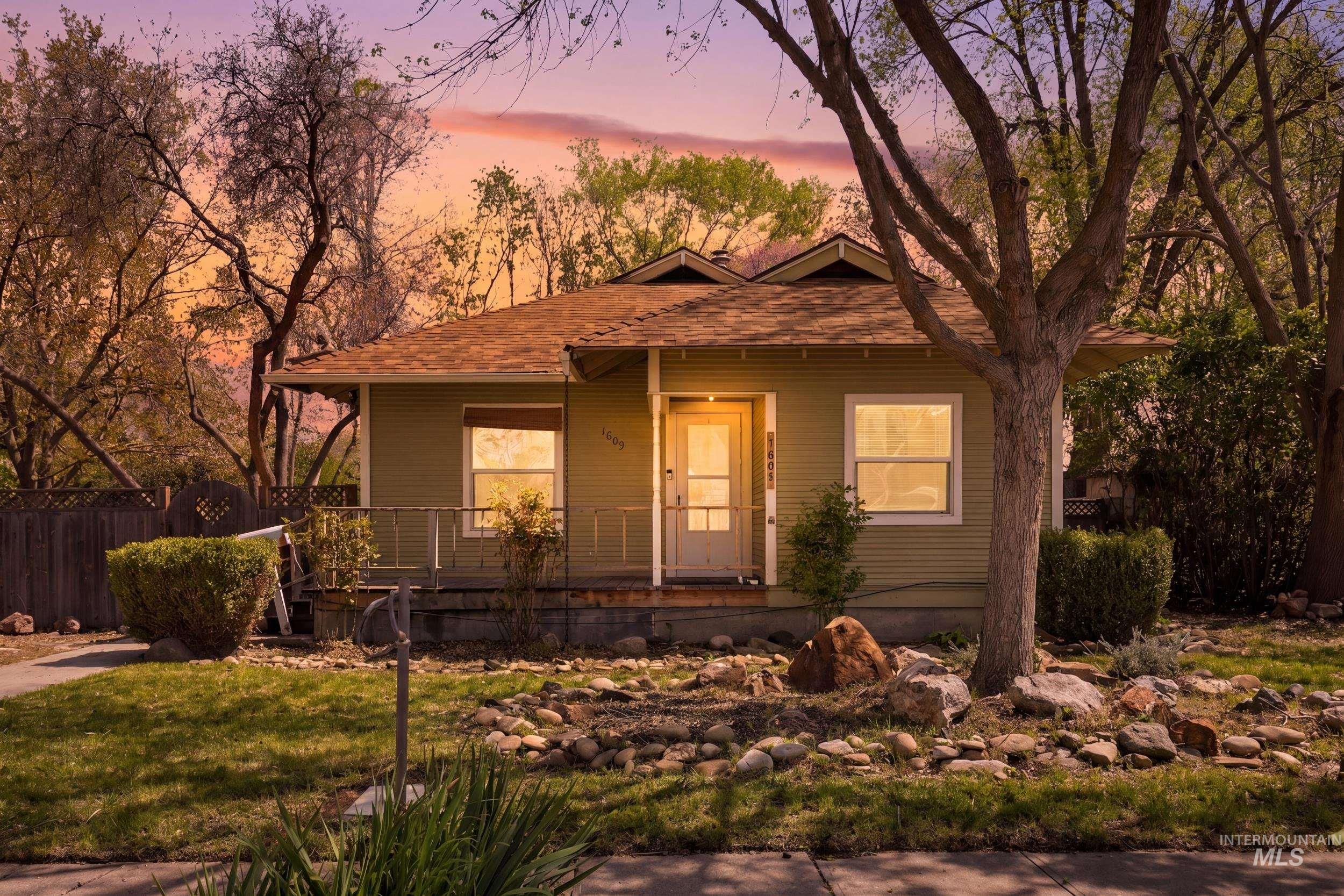 1609 Idaho Avenue, Caldwell, Idaho 83605, 2 Bedrooms, 1 Bathroom, Residential For Sale, Price $280,000, 98983645