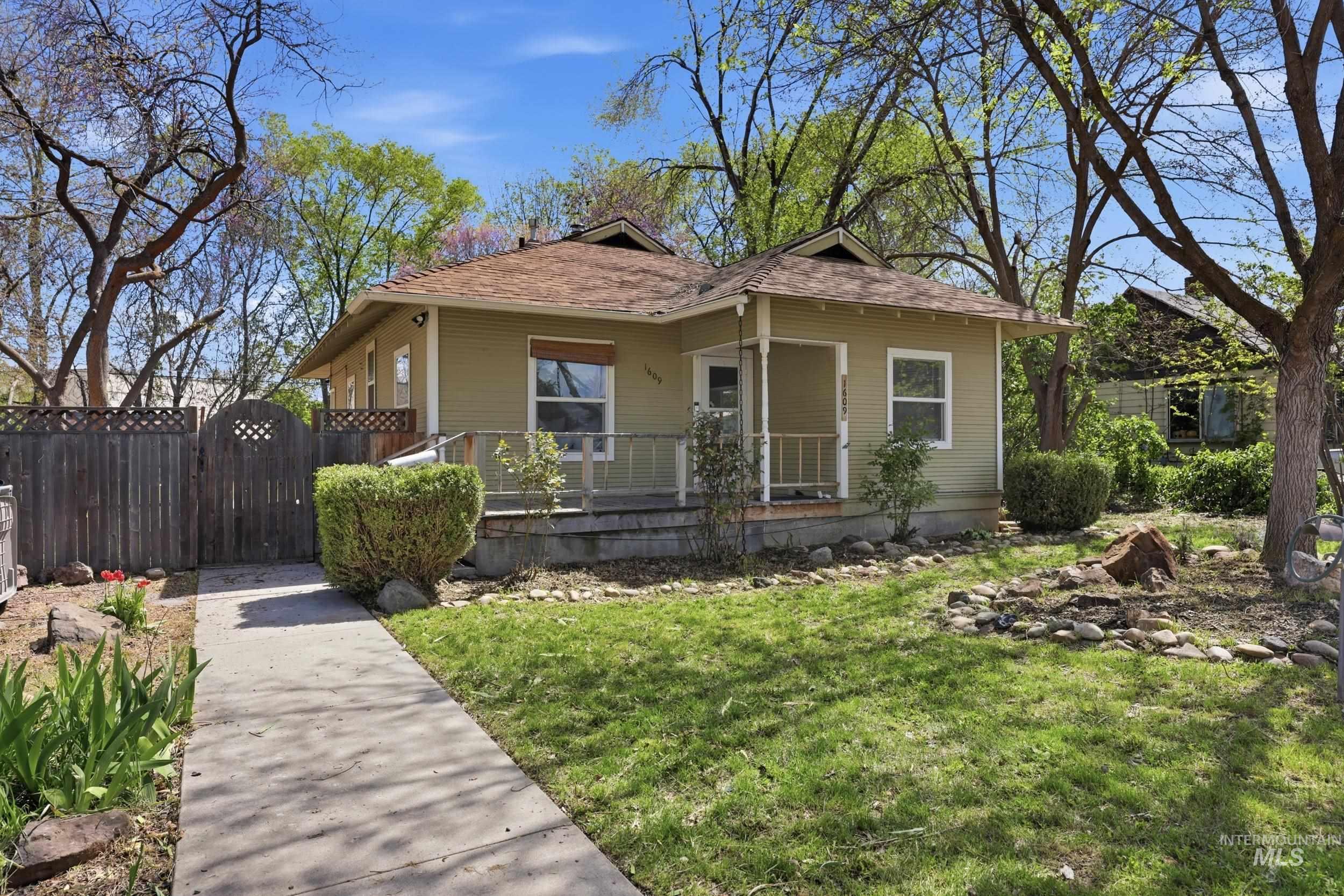 1609 Idaho Avenue, Caldwell, Idaho 83605, 2 Bedrooms, 1 Bathroom, Residential For Sale, Price $280,000, 98983645