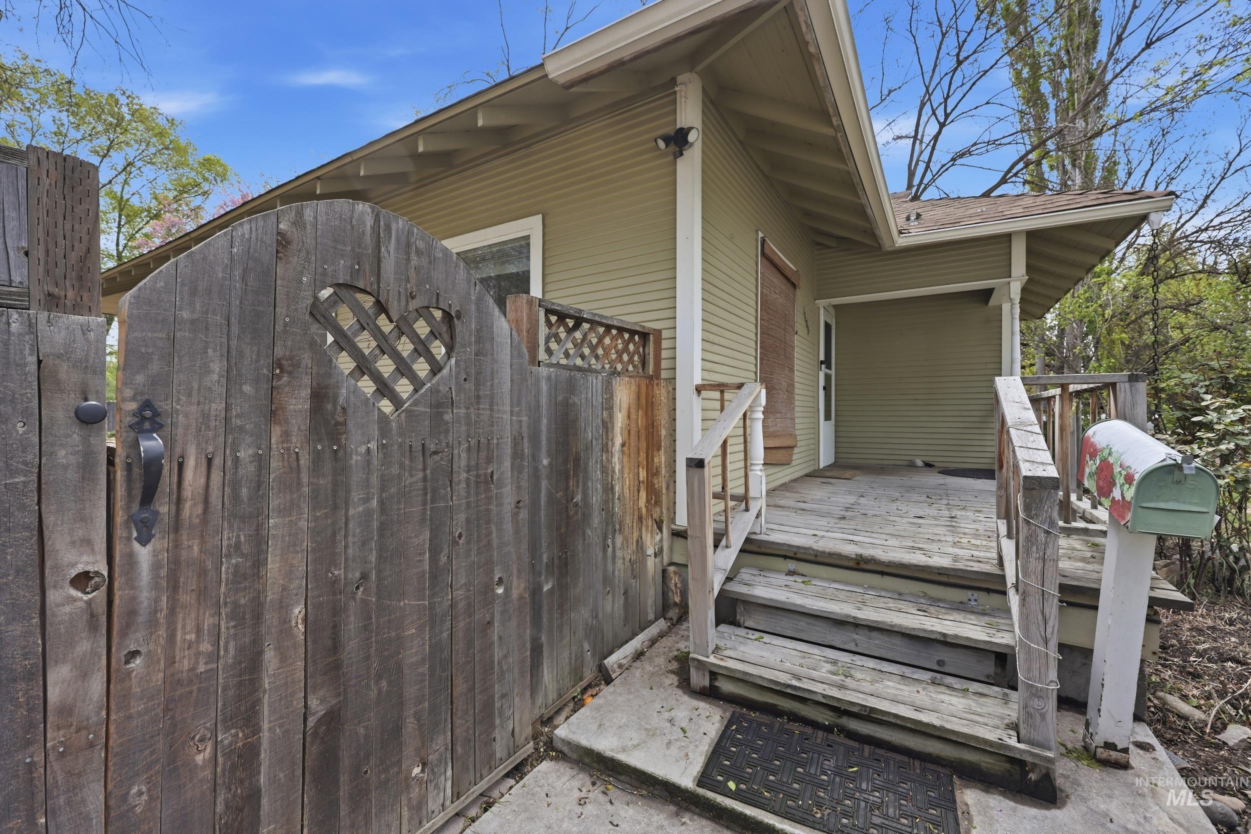 1609 Idaho Avenue, Caldwell, Idaho 83605, 2 Bedrooms, 1 Bathroom, Residential For Sale, Price $280,000, 98983645