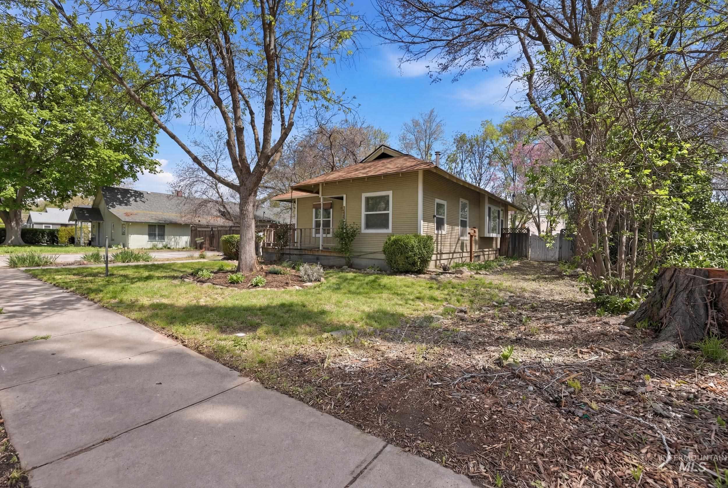 1609 Idaho Avenue, Caldwell, Idaho 83605, 2 Bedrooms, 1 Bathroom, Residential For Sale, Price $280,000, 98983645