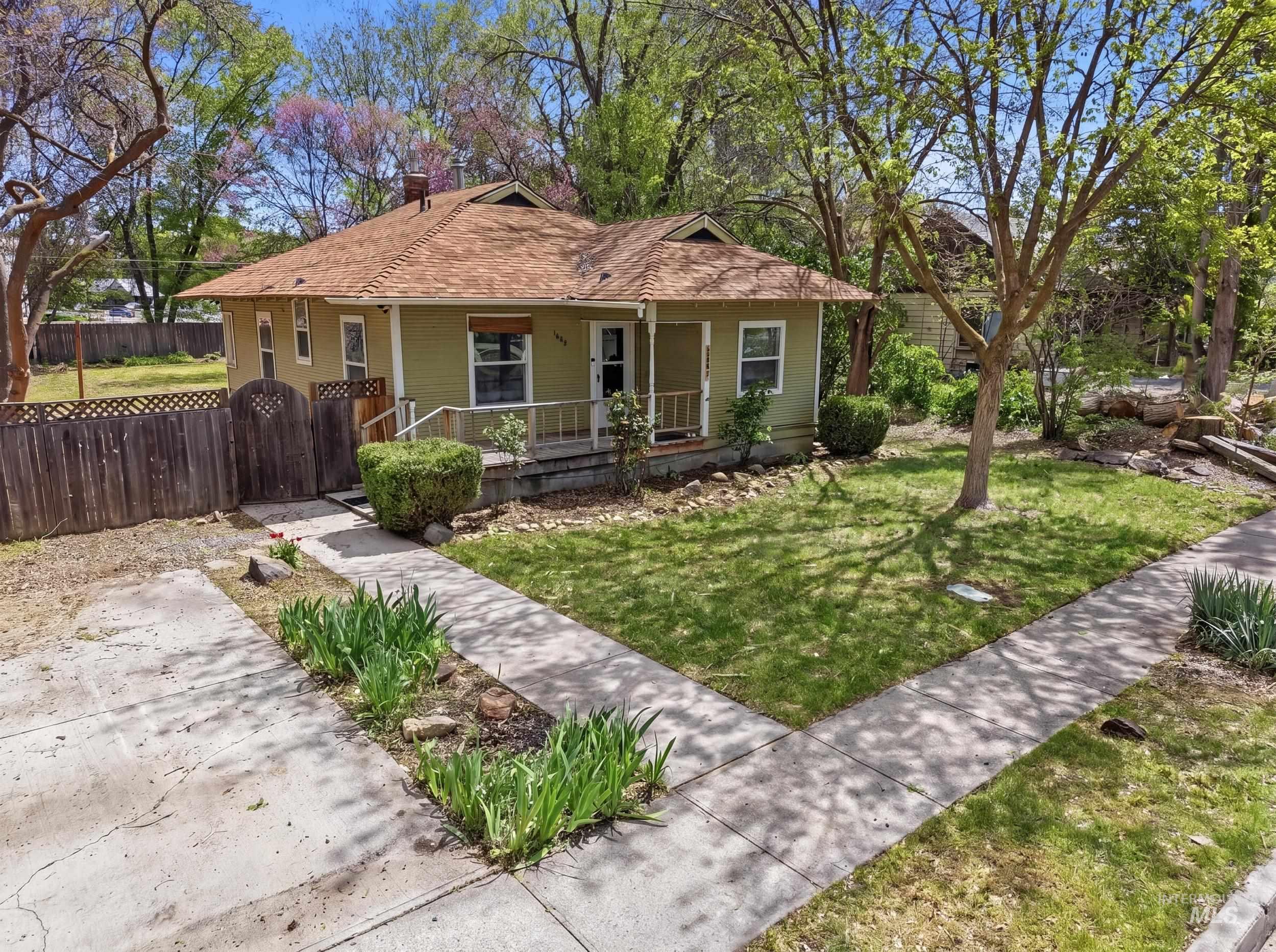 1609 Idaho Avenue, Caldwell, Idaho 83605, 2 Bedrooms, 1 Bathroom, Residential For Sale, Price $280,000, 98983645