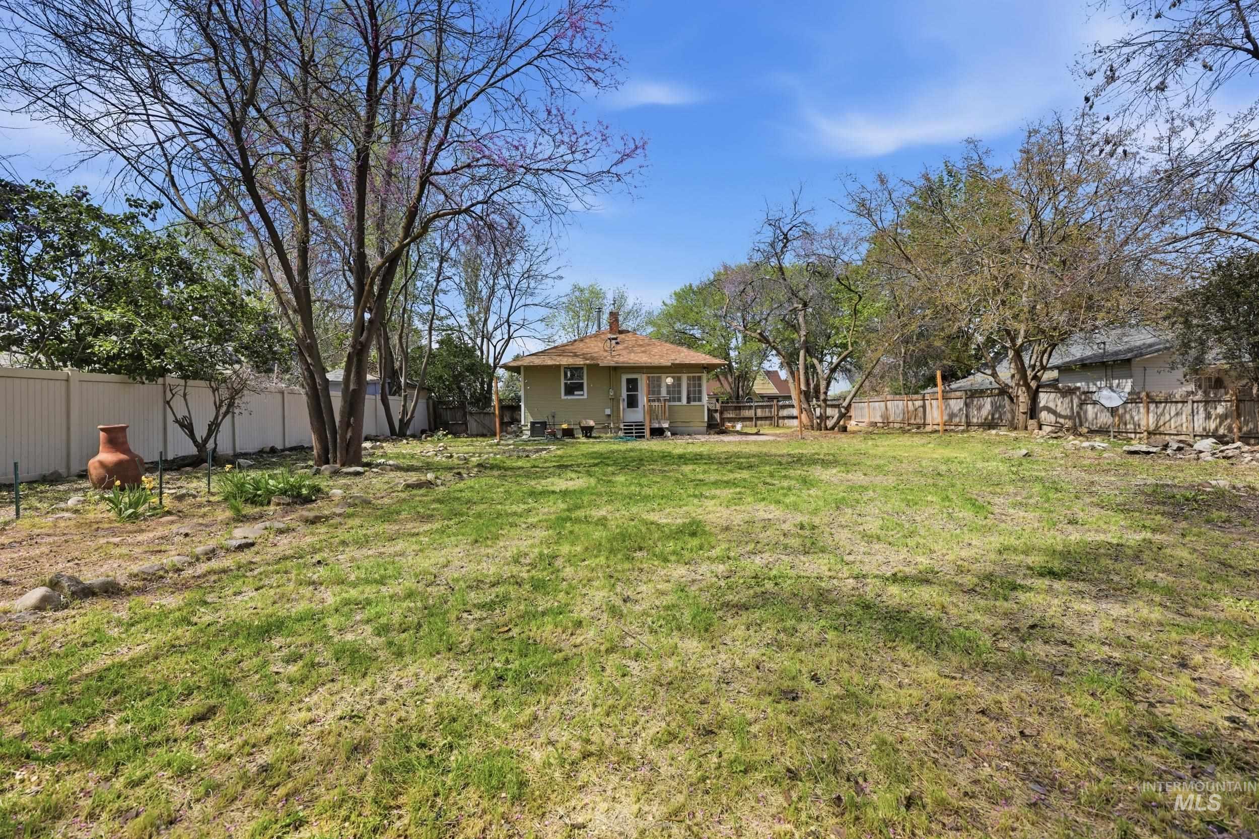 1609 Idaho Avenue, Caldwell, Idaho 83605, 2 Bedrooms, 1 Bathroom, Residential For Sale, Price $280,000, 98983645