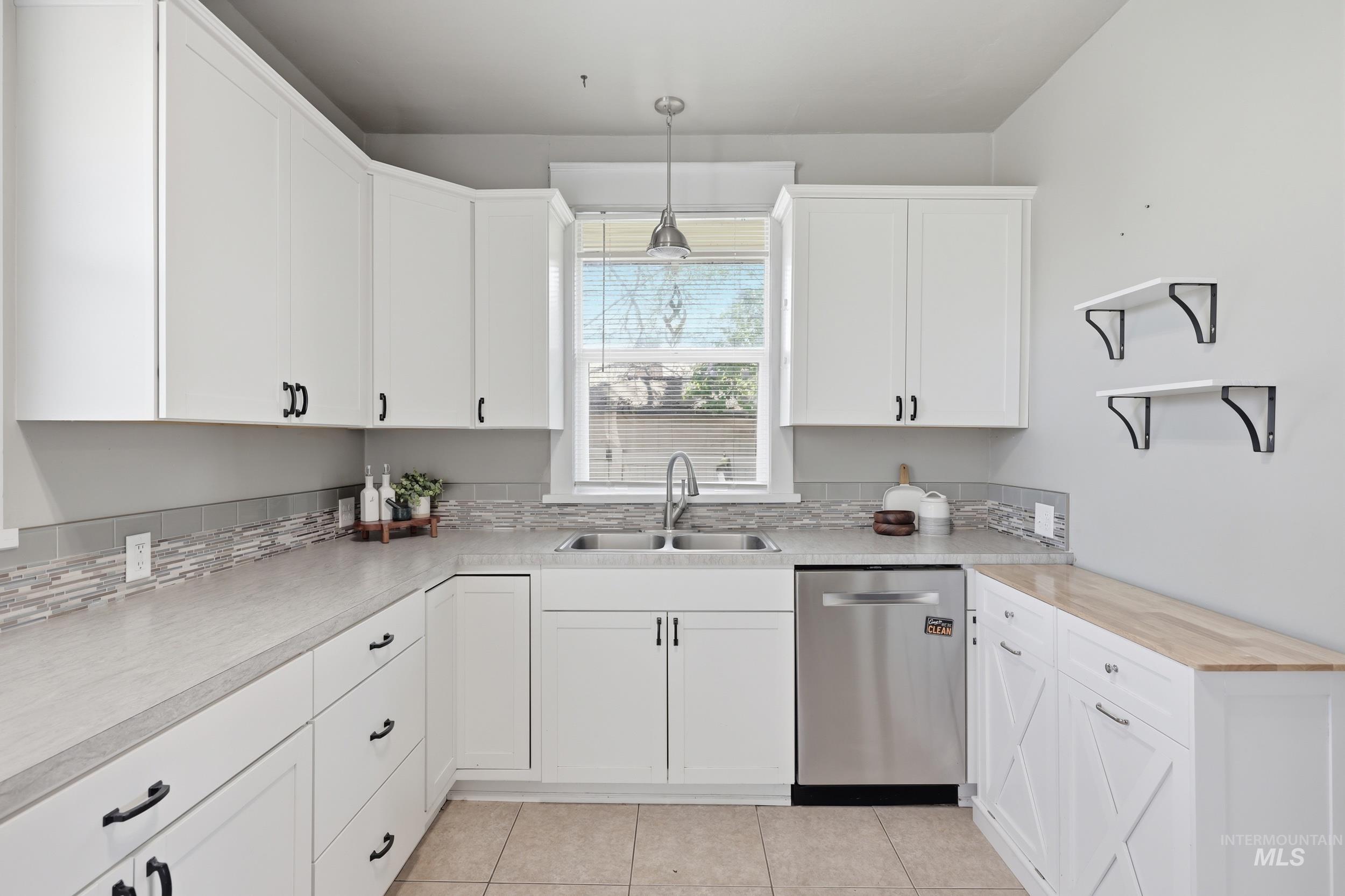 1609 Idaho Avenue, Caldwell, Idaho 83605, 2 Bedrooms, 1 Bathroom, Residential For Sale, Price $280,000, 98983645