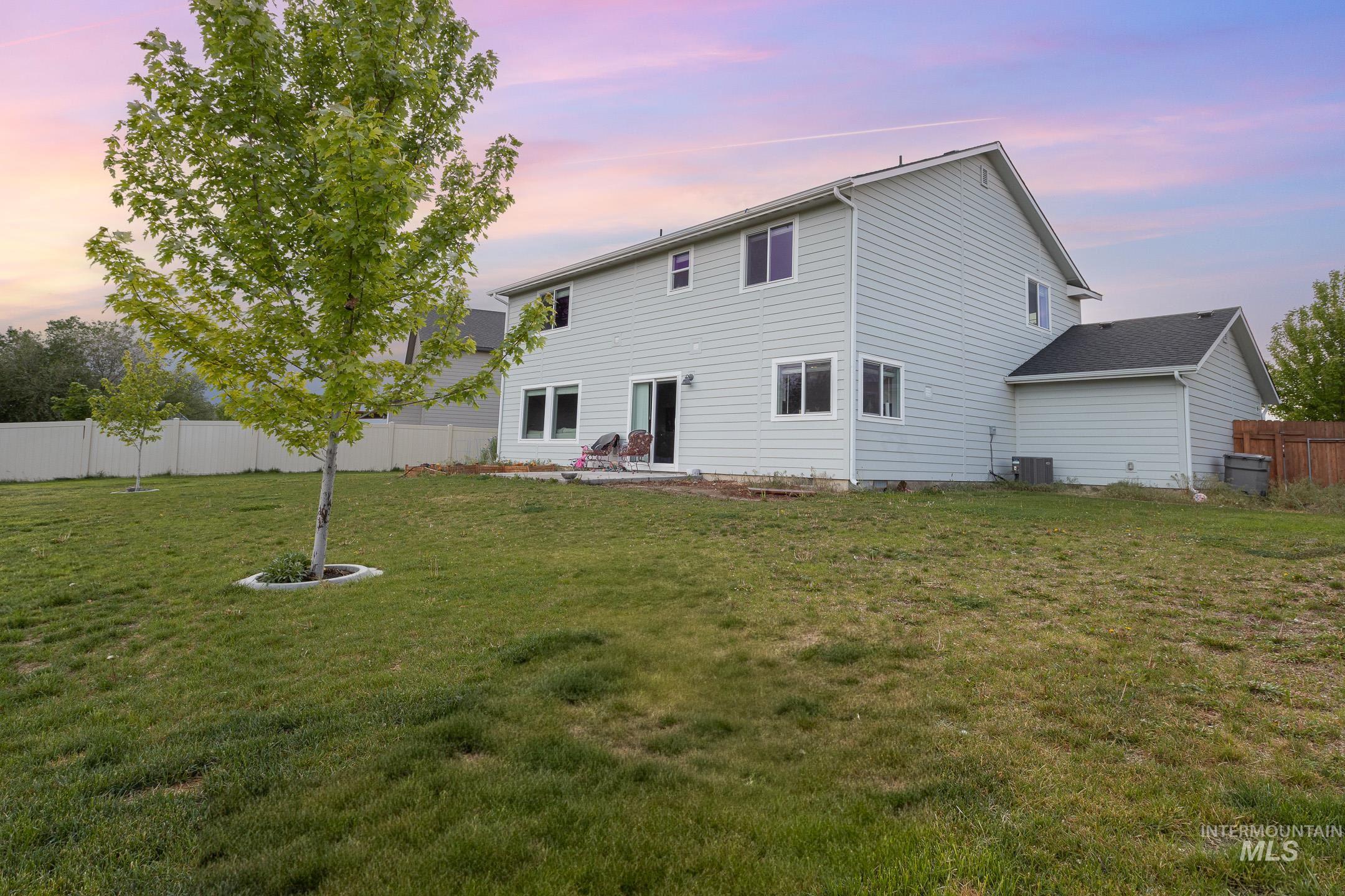4461 E E Stone Falls Dr, Nampa, Idaho 83686-4860, 4 Bedrooms, 2.5 Bathrooms, Residential For Sale, Price $435,000,MLS 98983646
