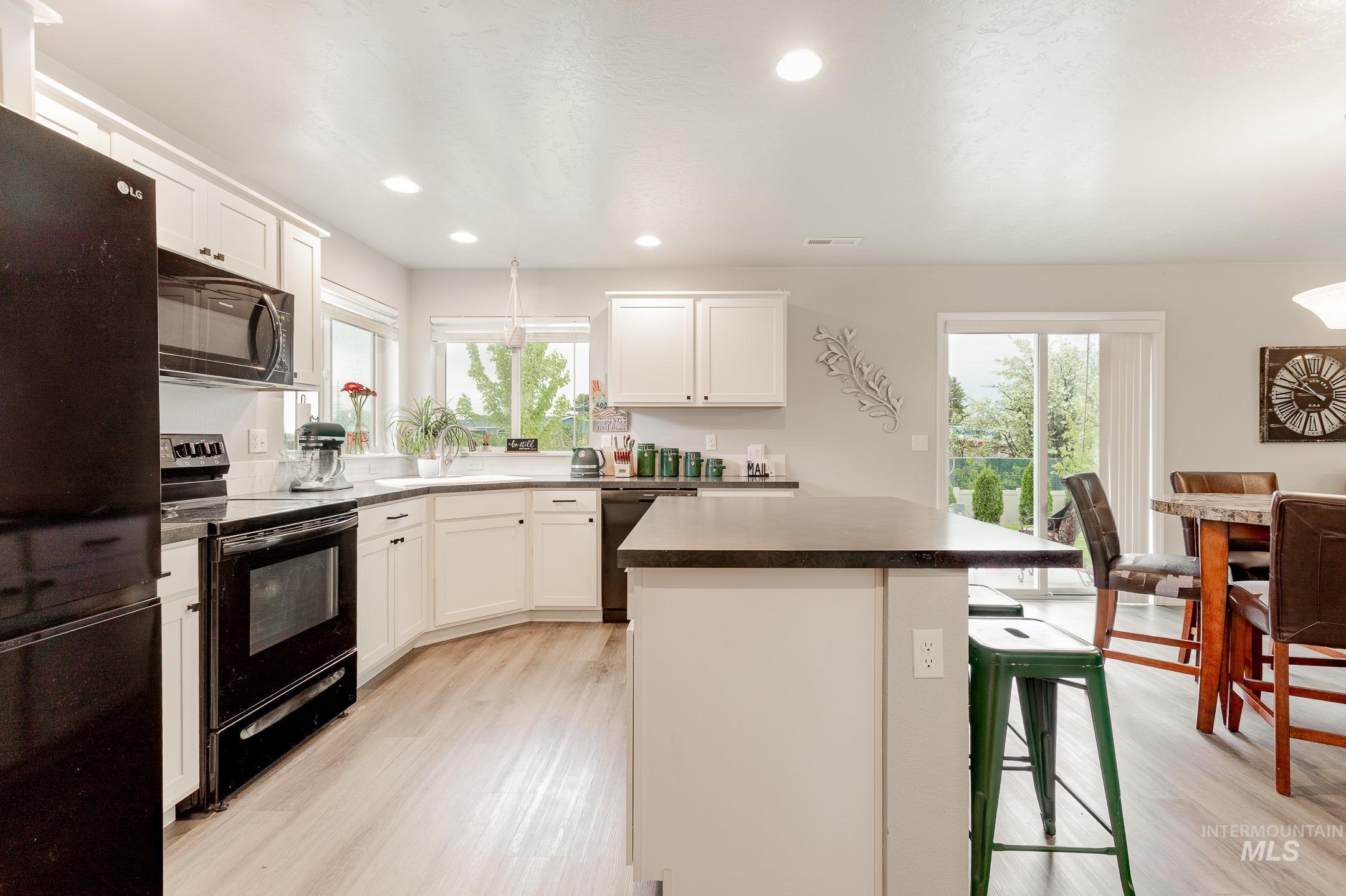 4461 E E Stone Falls Dr, Nampa, Idaho 83686-4860, 4 Bedrooms, 2.5 Bathrooms, Residential For Sale, Price $435,000,MLS 98983646