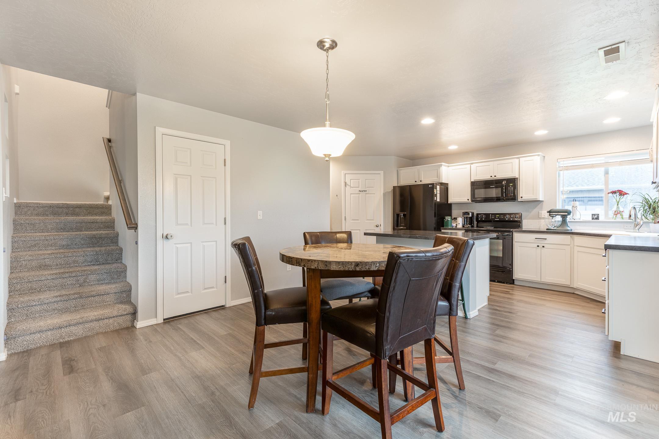 4461 E E Stone Falls Dr, Nampa, Idaho 83686-4860, 4 Bedrooms, 2.5 Bathrooms, Residential For Sale, Price $435,000,MLS 98983646