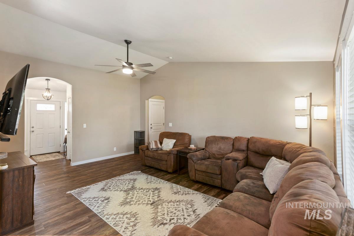 1557 NE Cinder Loop, Mountain Home, Idaho 83647-0000, 3 Bedrooms, 2 Bathrooms, Residential For Sale, Price $393,000, 98983647