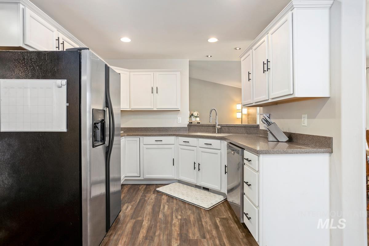 1557 NE Cinder Loop, Mountain Home, Idaho 83647-0000, 3 Bedrooms, 2 Bathrooms, Residential For Sale, Price $393,000, 98983647