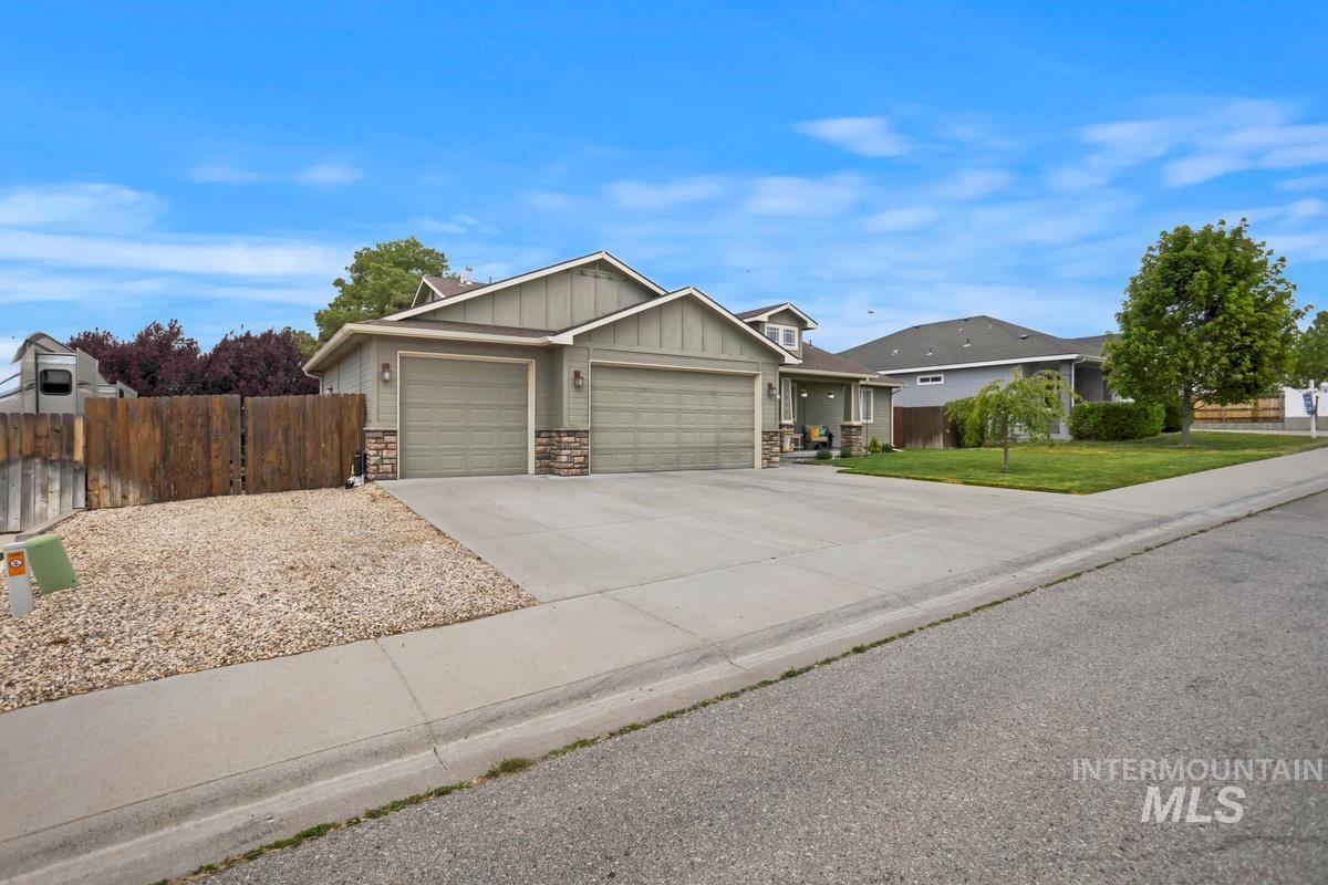 1557 NE Cinder Loop, Mountain Home, Idaho 83647-0000, 3 Bedrooms, 2 Bathrooms, Residential For Sale, Price $393,000, 98983647