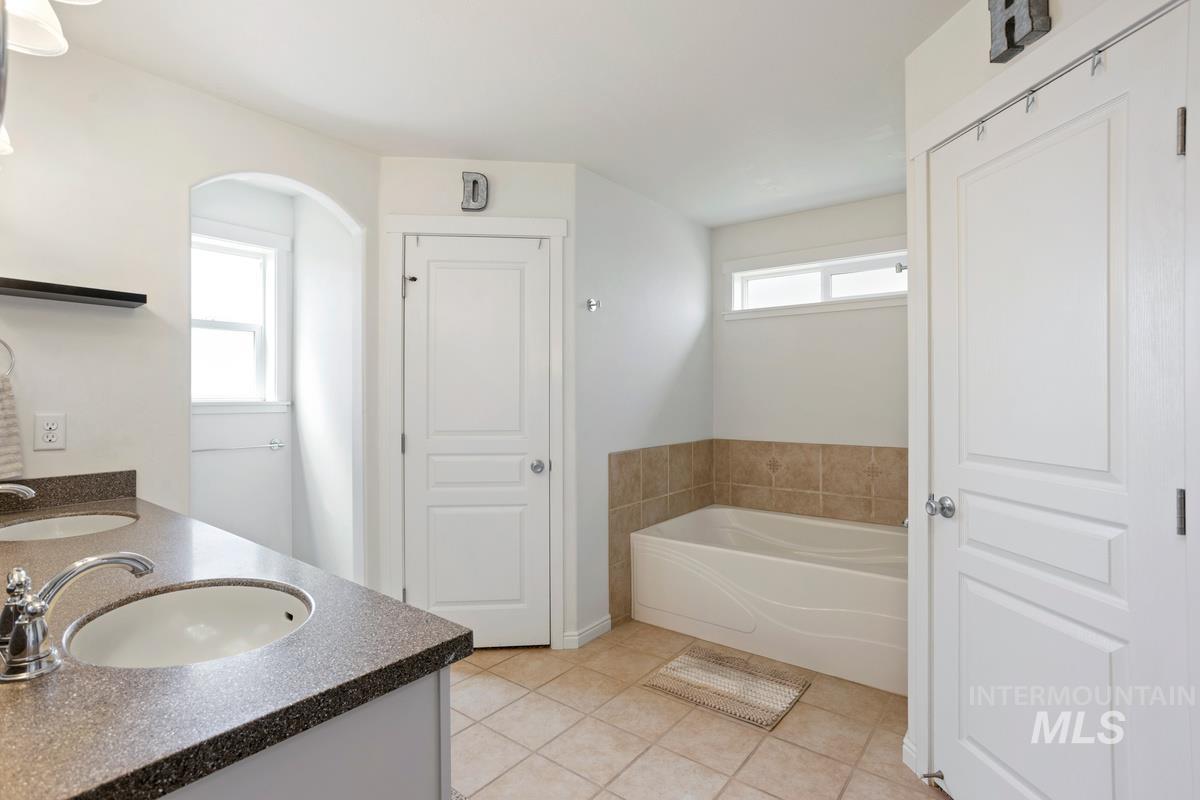 1557 NE Cinder Loop, Mountain Home, Idaho 83647-0000, 3 Bedrooms, 2 Bathrooms, Residential For Sale, Price $393,000, 98983647