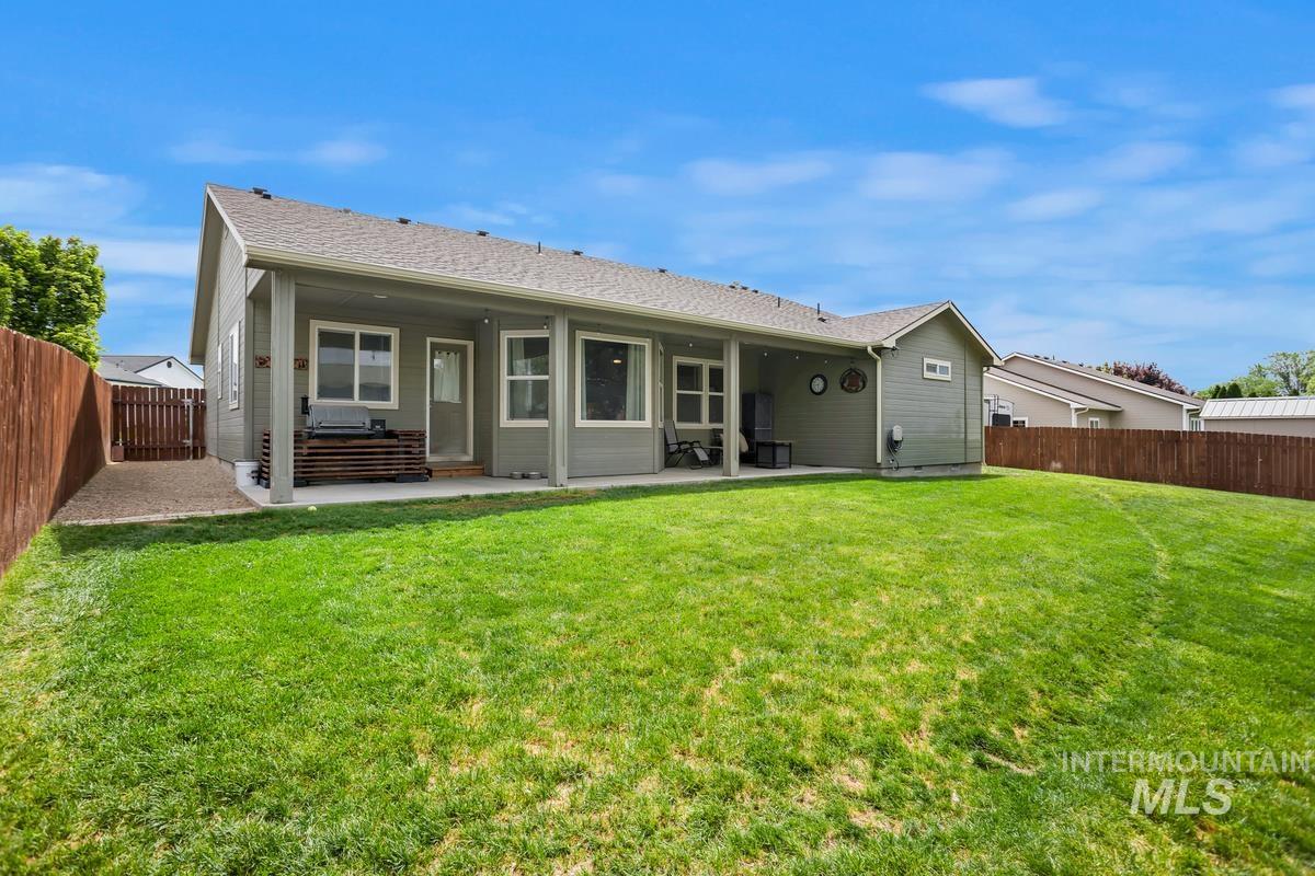 1557 NE Cinder Loop, Mountain Home, Idaho 83647-0000, 3 Bedrooms, 2 Bathrooms, Residential For Sale, Price $393,000, 98983647