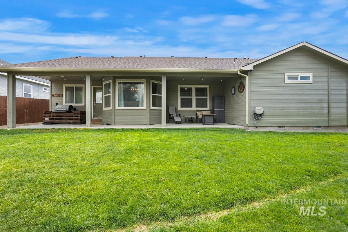 1557 NE Cinder Loop, Mountain Home, Idaho 83647-0000, 3 Bedrooms, 2 Bathrooms, Residential For Sale, Price $393,000, 98983647