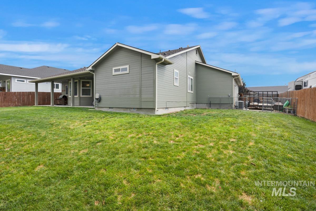 1557 NE Cinder Loop, Mountain Home, Idaho 83647-0000, 3 Bedrooms, 2 Bathrooms, Residential For Sale, Price $393,000, 98983647