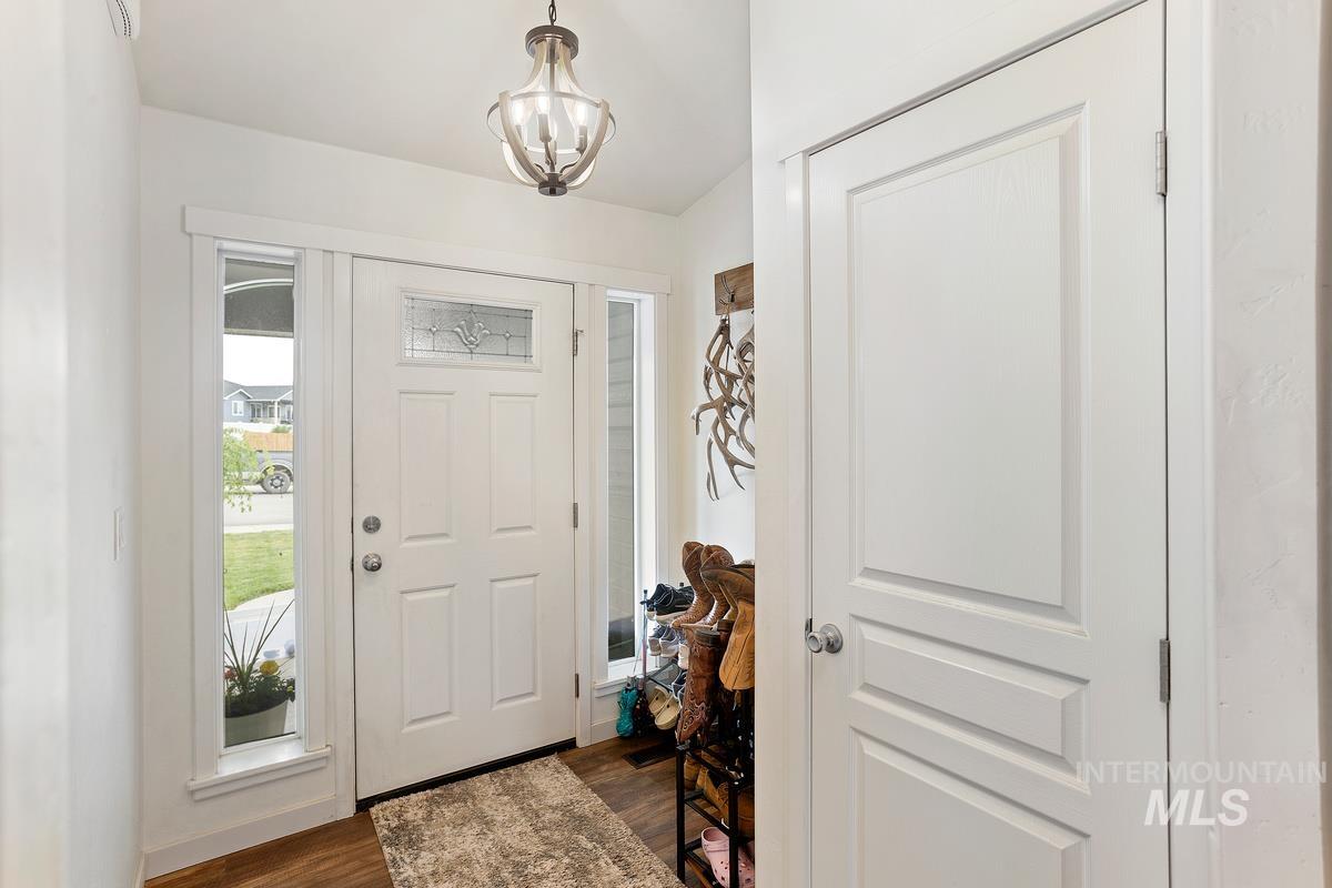 1557 NE Cinder Loop, Mountain Home, Idaho 83647-0000, 3 Bedrooms, 2 Bathrooms, Residential For Sale, Price $393,000, 98983647