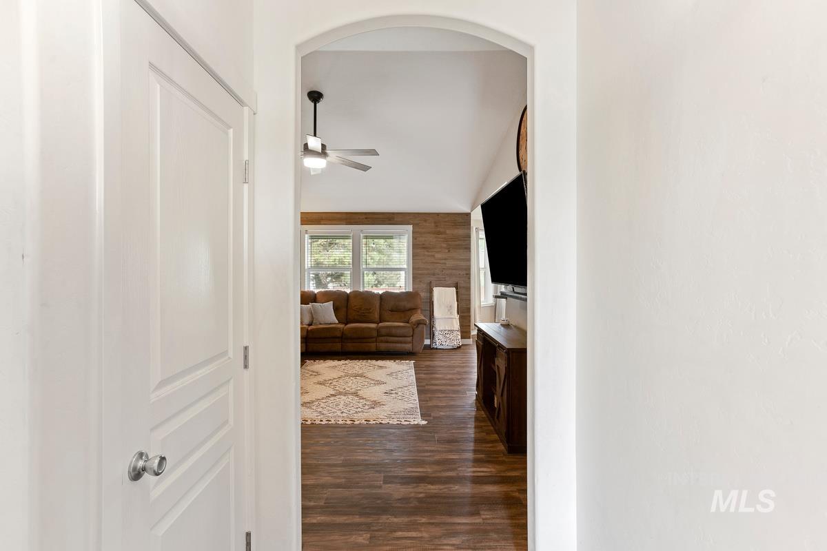 1557 NE Cinder Loop, Mountain Home, Idaho 83647-0000, 3 Bedrooms, 2 Bathrooms, Residential For Sale, Price $393,000, 98983647