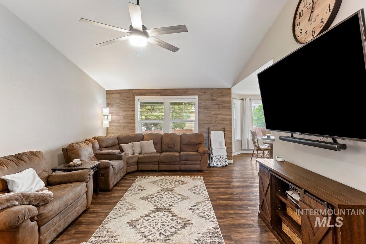 1557 NE Cinder Loop, Mountain Home, Idaho 83647-0000, 3 Bedrooms, 2 Bathrooms, Residential For Sale, Price $393,000, 98983647