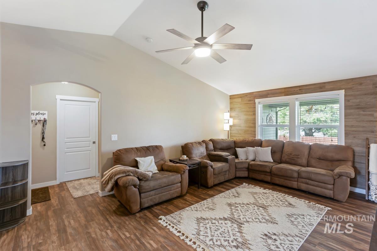 1557 NE Cinder Loop, Mountain Home, Idaho 83647-0000, 3 Bedrooms, 2 Bathrooms, Residential For Sale, Price $393,000, 98983647