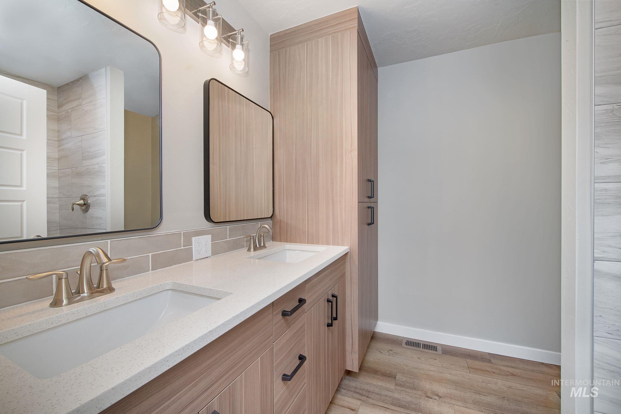 1213 Phillips Circle, Ontario, Oregon 97914-3905, 2 Bedrooms, 2 Bathrooms, Residential For Sale, Price $270,000, 98983650