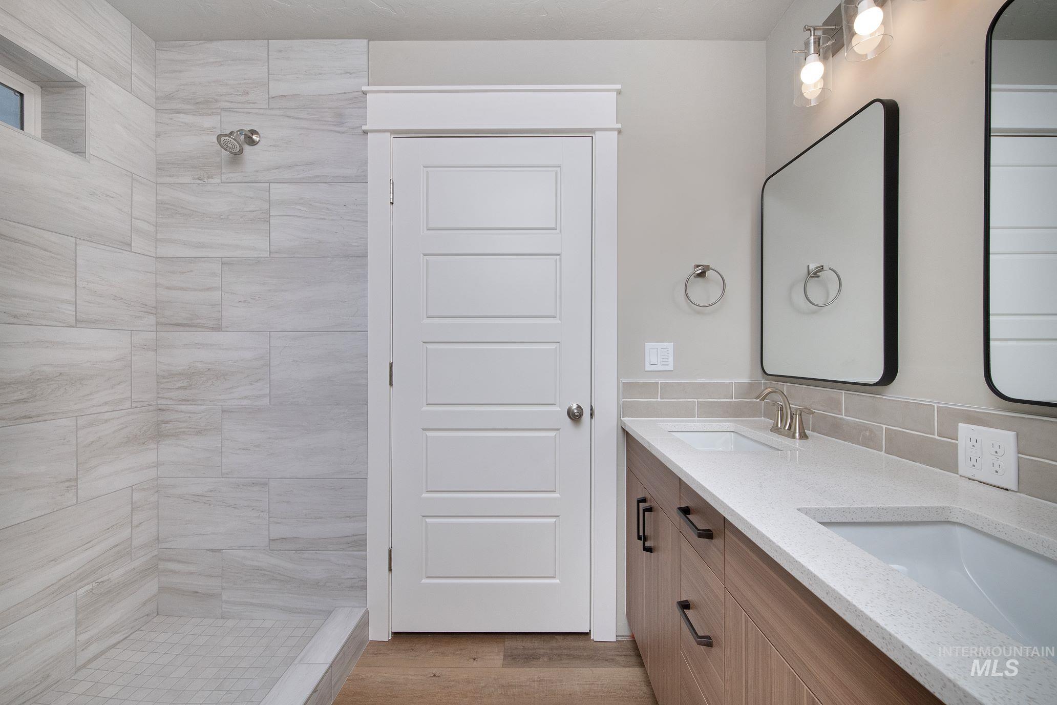 1213 Phillips Circle, Ontario, Oregon 97914-3905, 2 Bedrooms, 2 Bathrooms, Residential For Sale, Price $270,000, 98983650