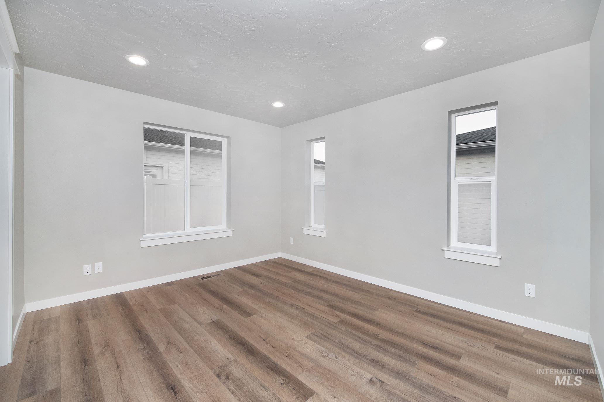 1213 Phillips Circle, Ontario, Oregon 97914-3905, 2 Bedrooms, 2 Bathrooms, Residential For Sale, Price $270,000, 98983650