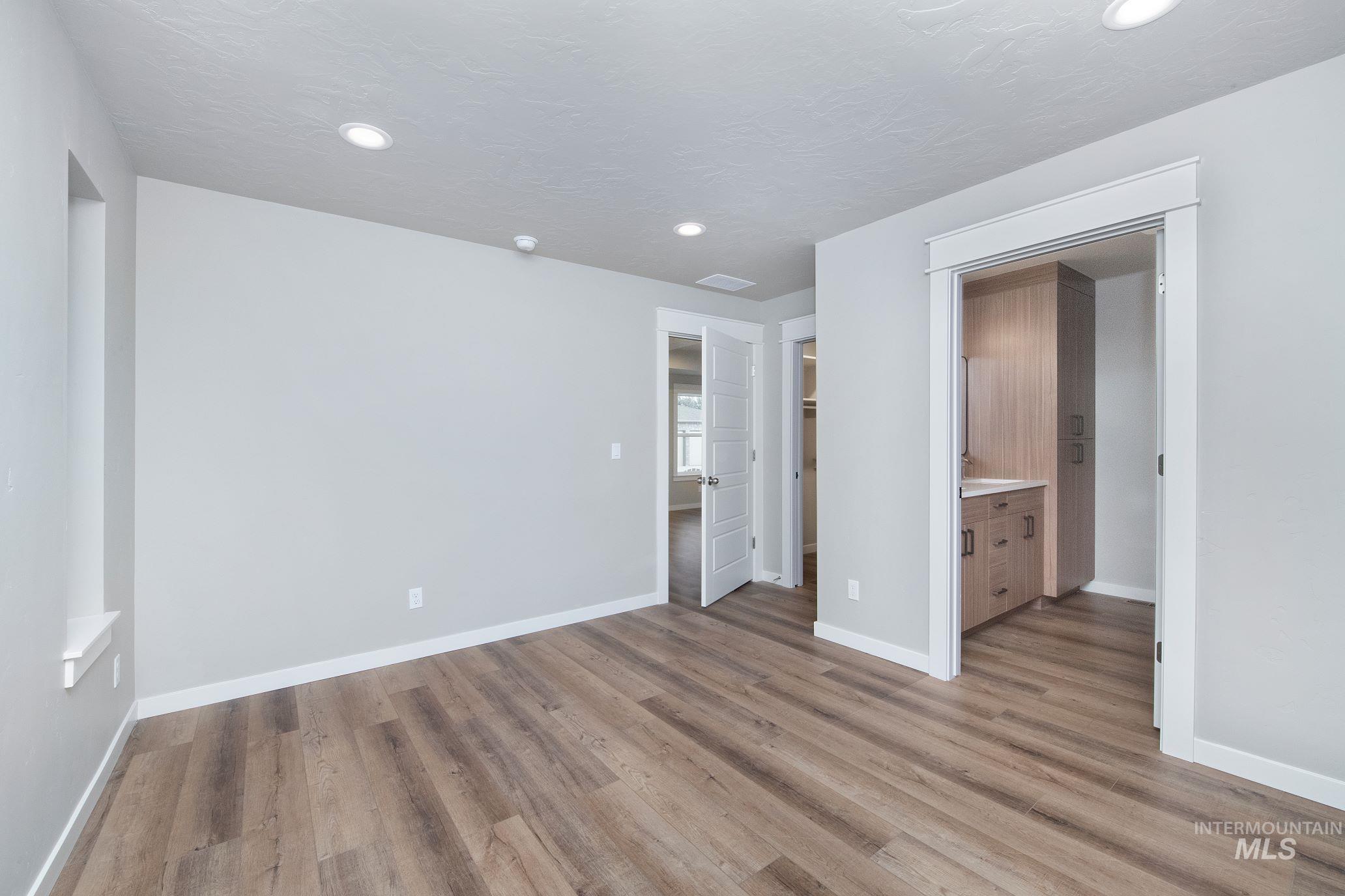 1213 Phillips Circle, Ontario, Oregon 97914-3905, 2 Bedrooms, 2 Bathrooms, Residential For Sale, Price $270,000, 98983650