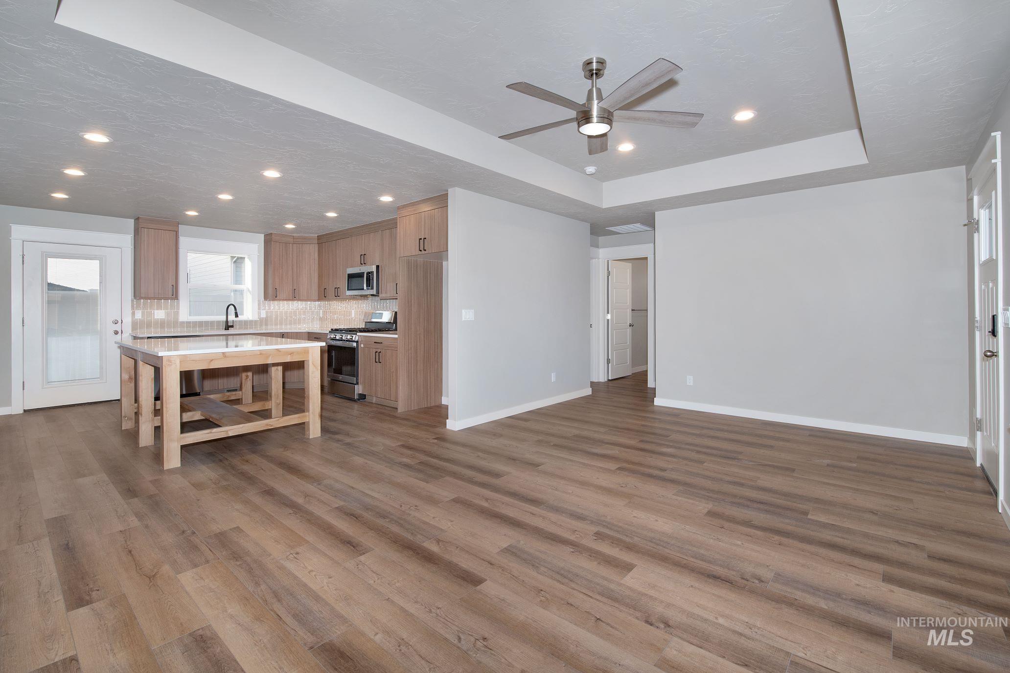 1213 Phillips Circle, Ontario, Oregon 97914-3905, 2 Bedrooms, 2 Bathrooms, Residential For Sale, Price $270,000, 98983650