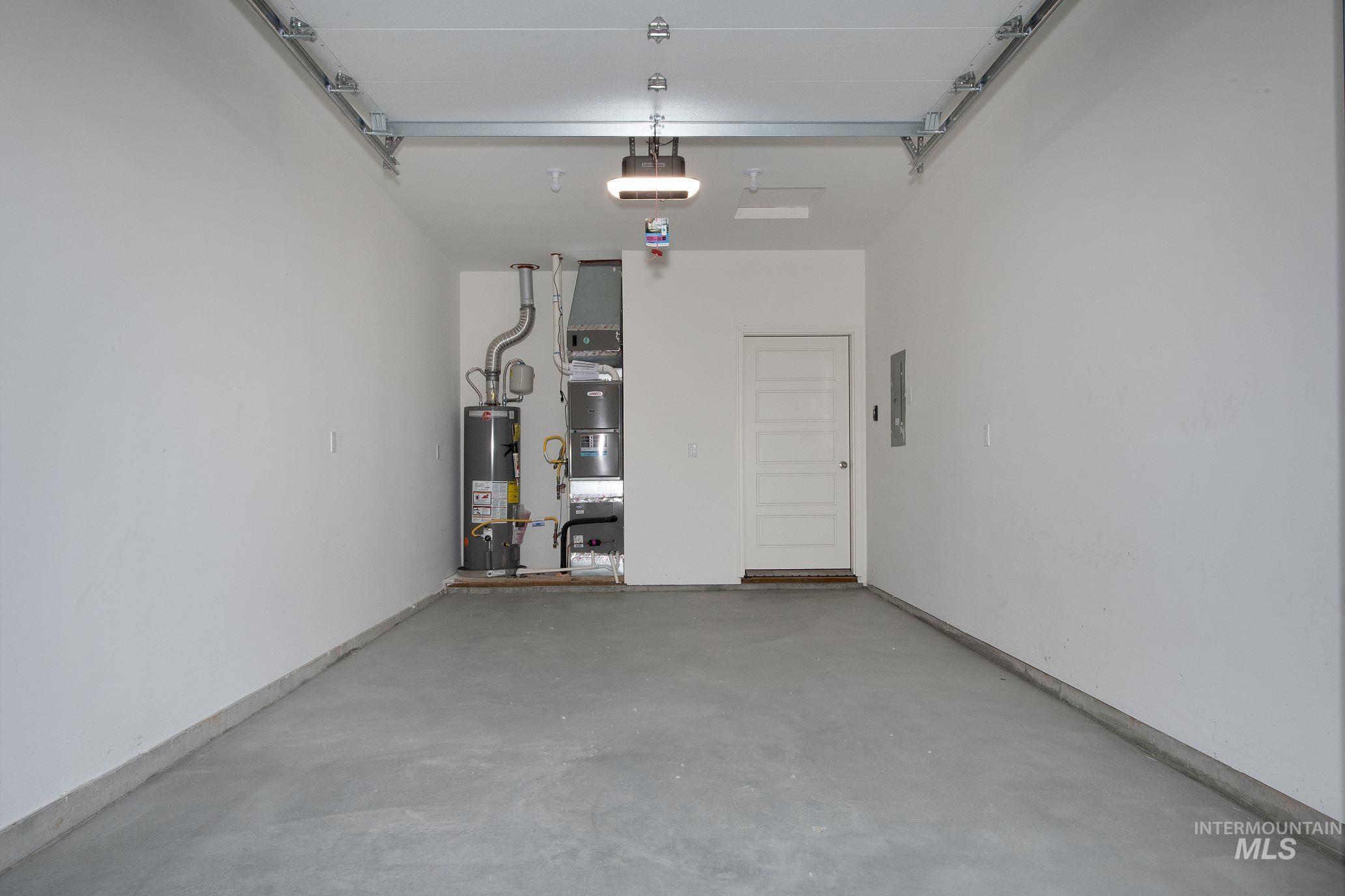 1213 Phillips Circle, Ontario, Oregon 97914-3905, 2 Bedrooms, 2 Bathrooms, Residential For Sale, Price $270,000, 98983650