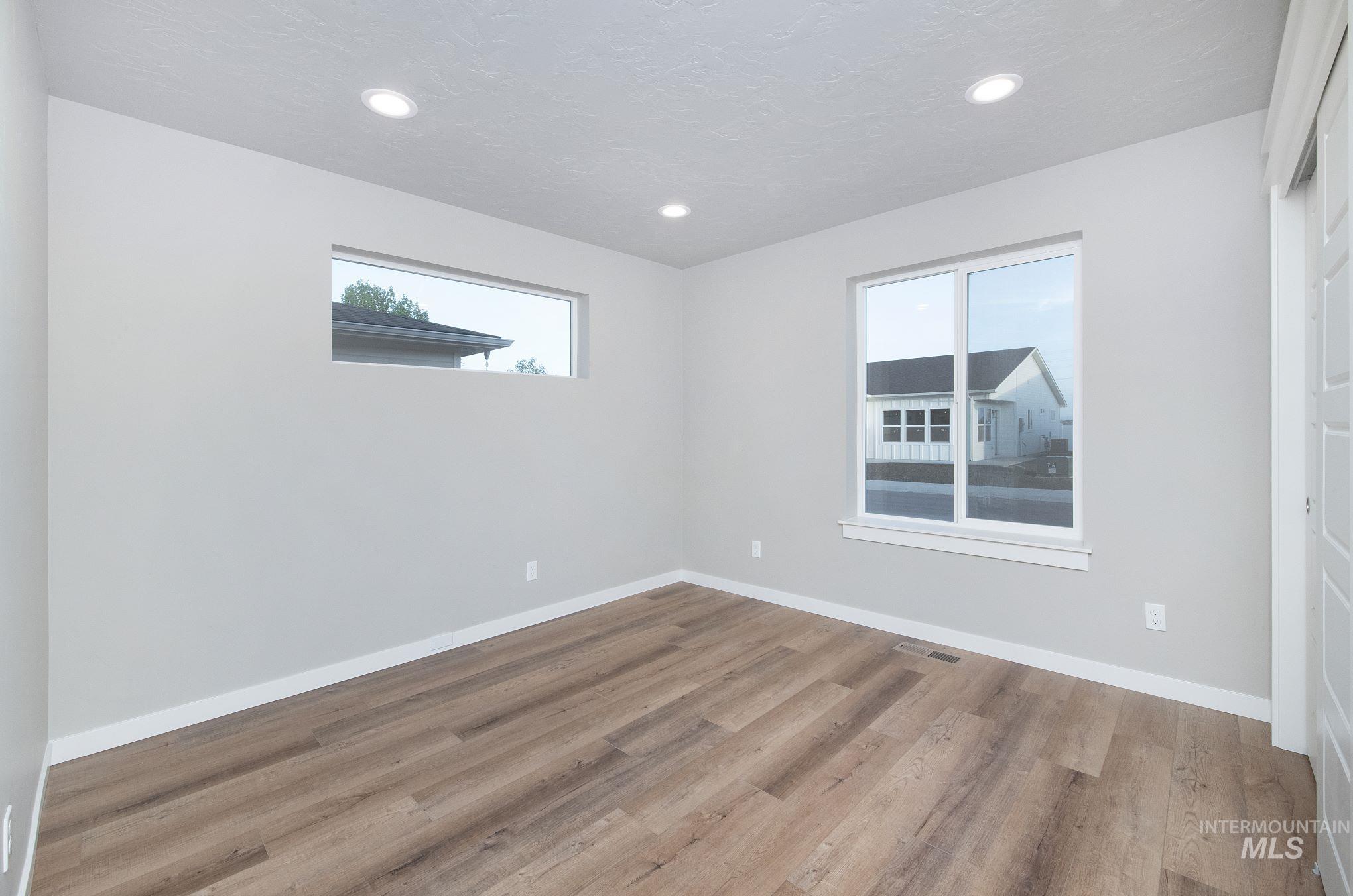 1213 Phillips Circle, Ontario, Oregon 97914-3905, 2 Bedrooms, 2 Bathrooms, Residential For Sale, Price $270,000, 98983650