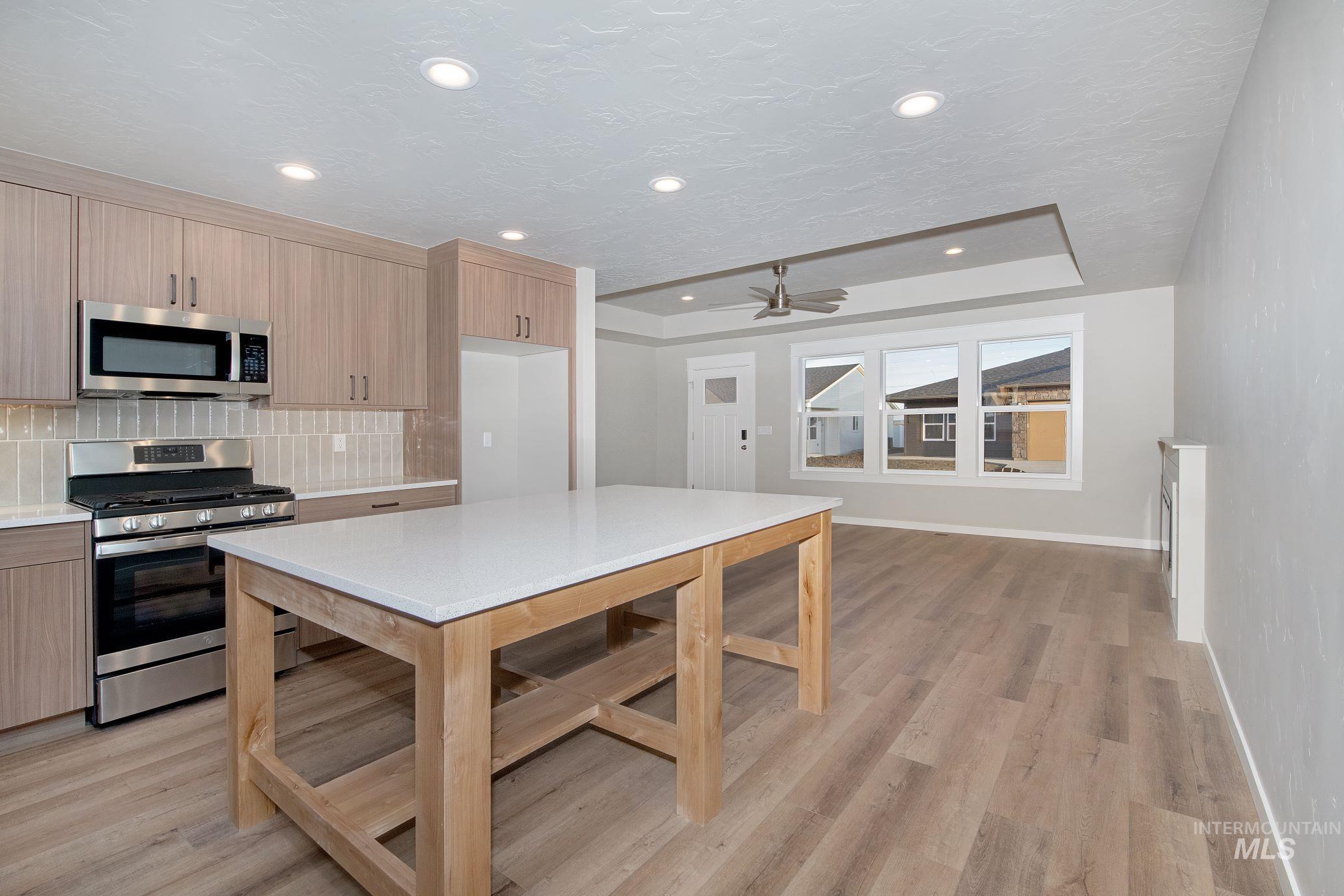 1213 Phillips Circle, Ontario, Oregon 97914-3905, 2 Bedrooms, 2 Bathrooms, Residential For Sale, Price $270,000, 98983650