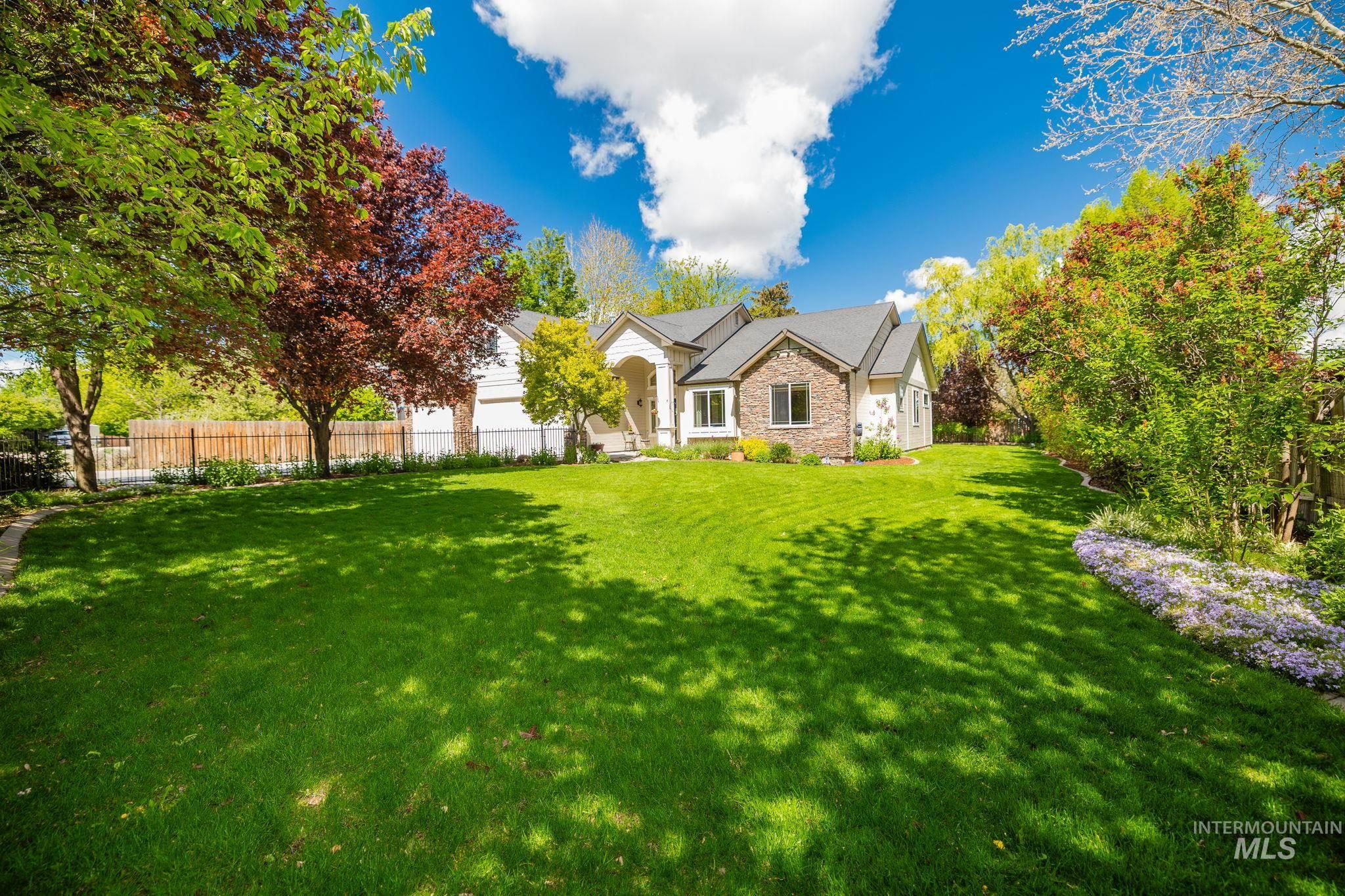 8798 W FIRCREST DR, Boise, Idaho 83704, 4 Bedrooms, 3.5 Bathrooms, Residential For Sale, Price $775,000,MLS 98983655