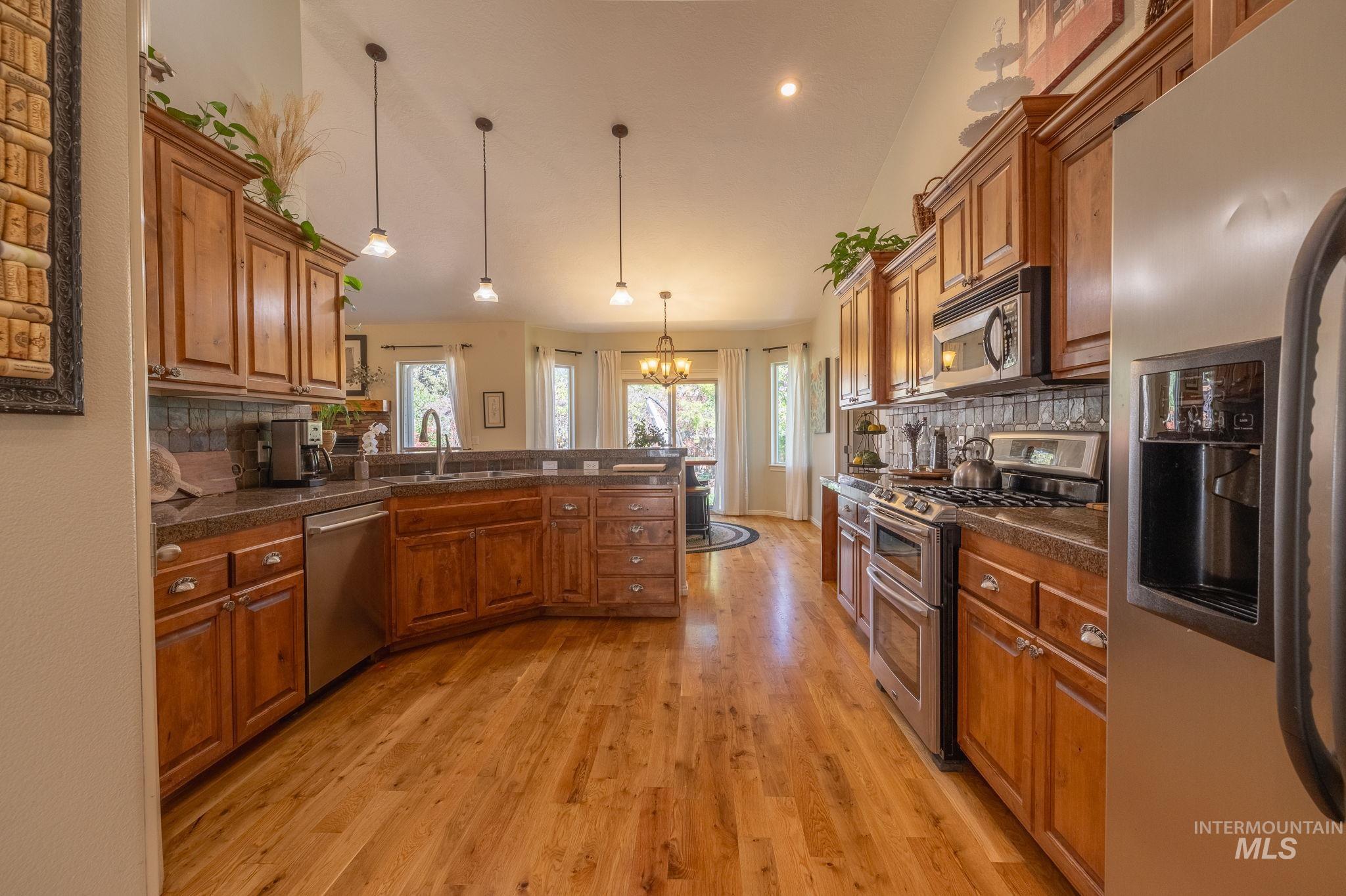 8798 W FIRCREST DR, Boise, Idaho 83704, 4 Bedrooms, 3.5 Bathrooms, Residential For Sale, Price $775,000,MLS 98983655